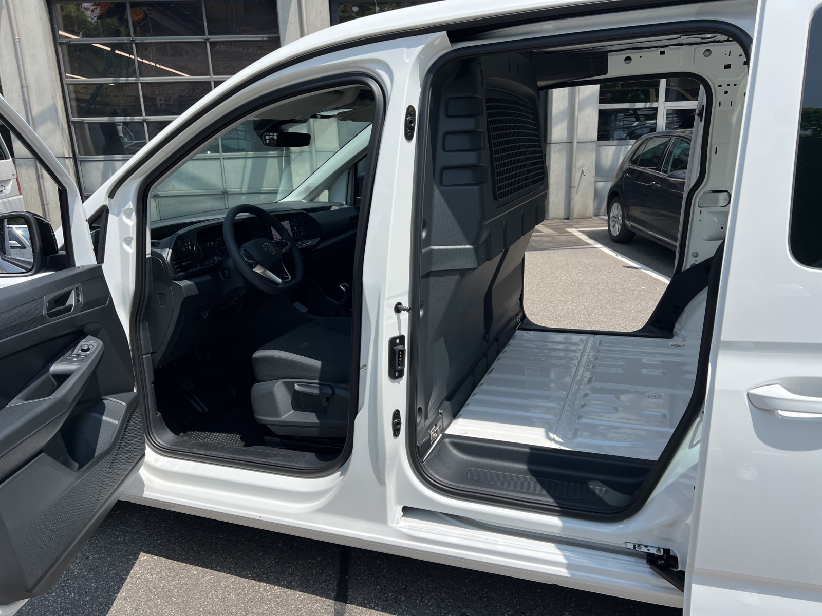 VW Caddy Cargo 1.5 TSI Entry-image-10