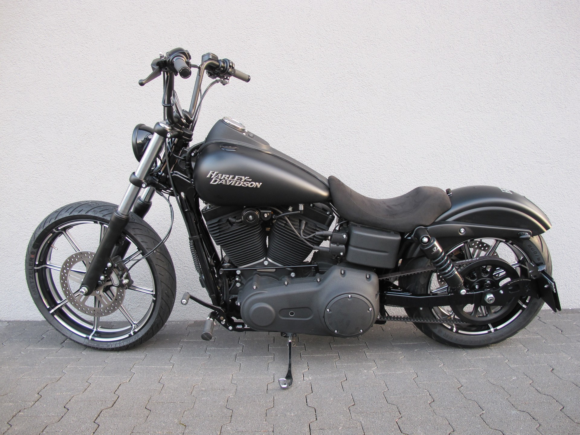 HARLEY-DAVIDSON FXDB Dyna Street Bob ABS-image-1