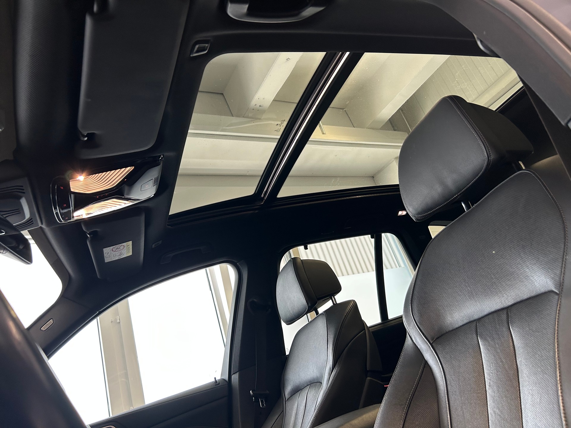 BMW X5 xDrive M50i Steptronic-image-18