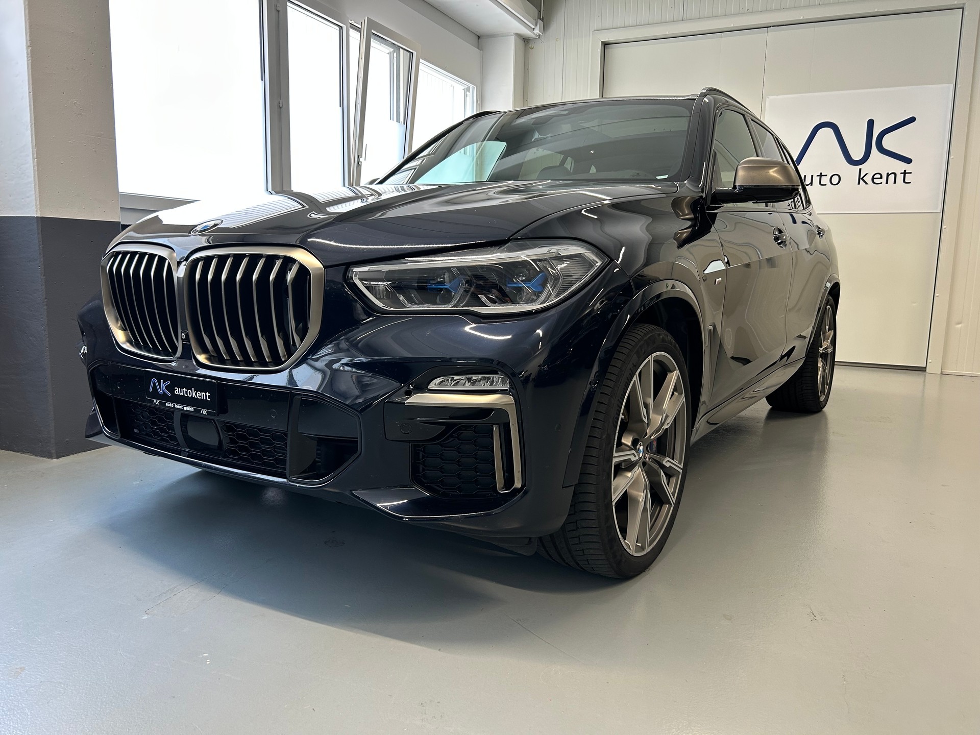 BMW X5 xDrive M50i Steptronic-image-0