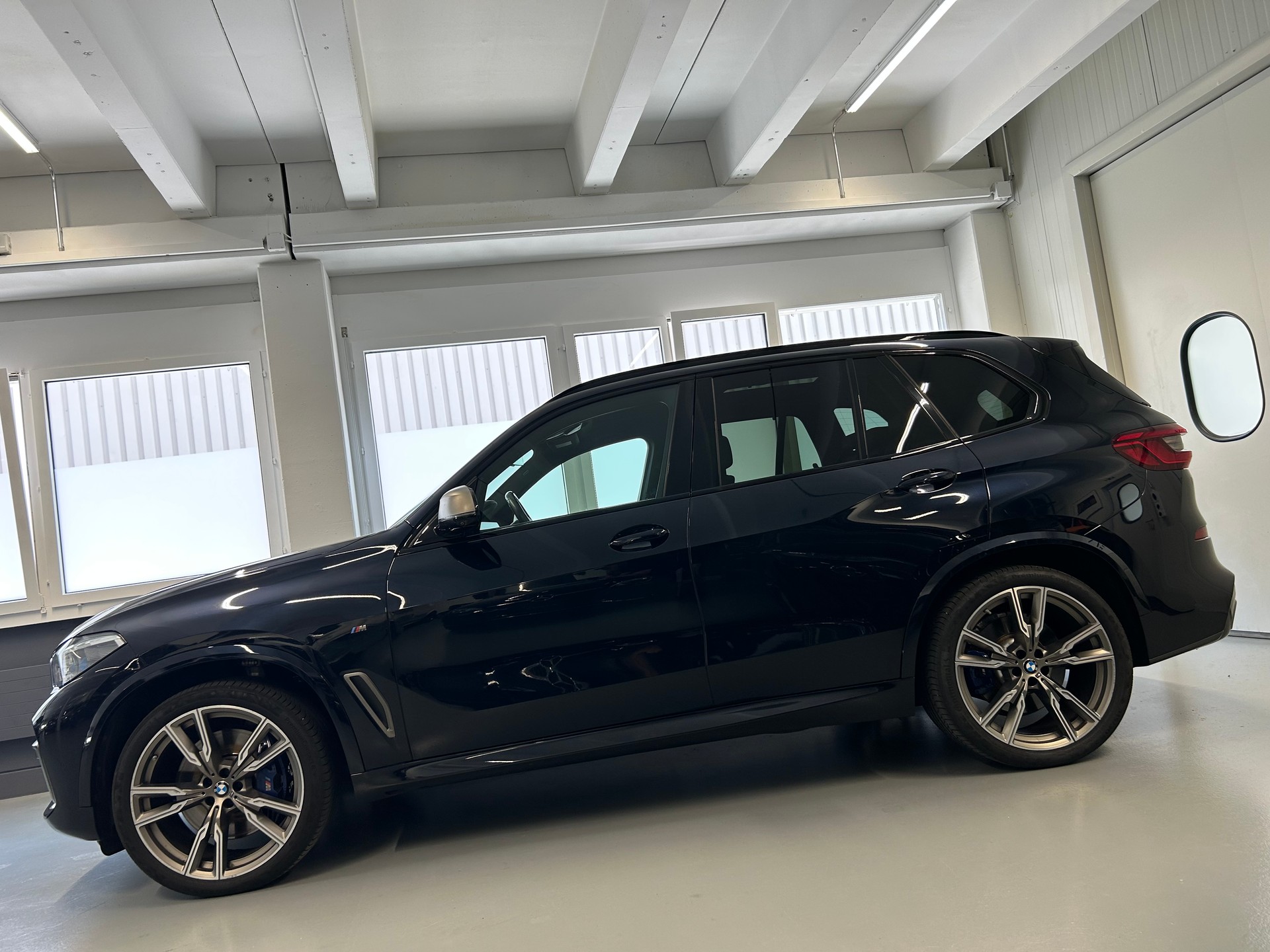 BMW X5 xDrive M50i Steptronic-image-2