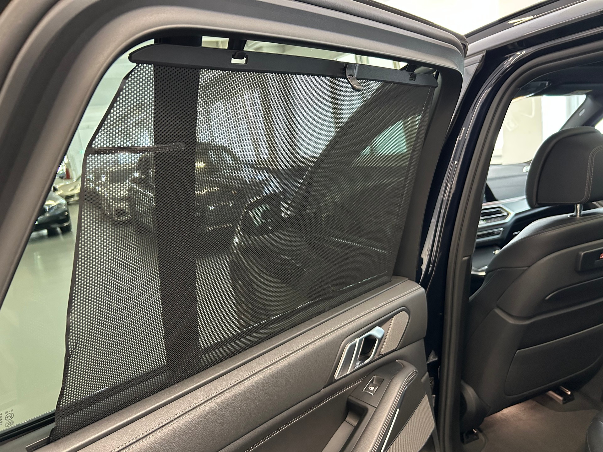 BMW X5 xDrive M50i Steptronic-image-22
