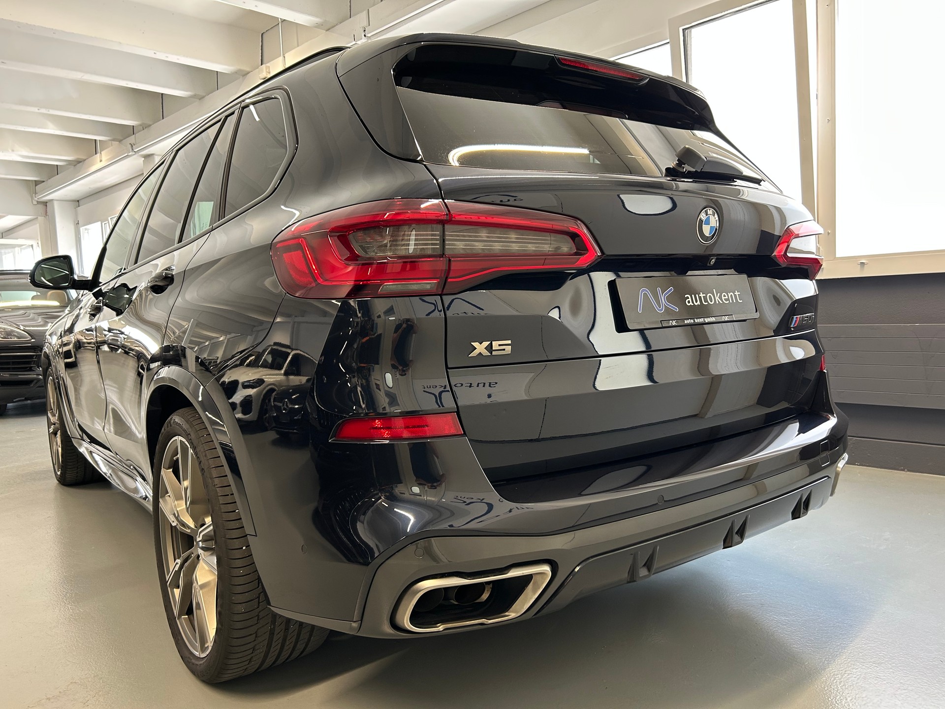 BMW X5 xDrive M50i Steptronic-image-3