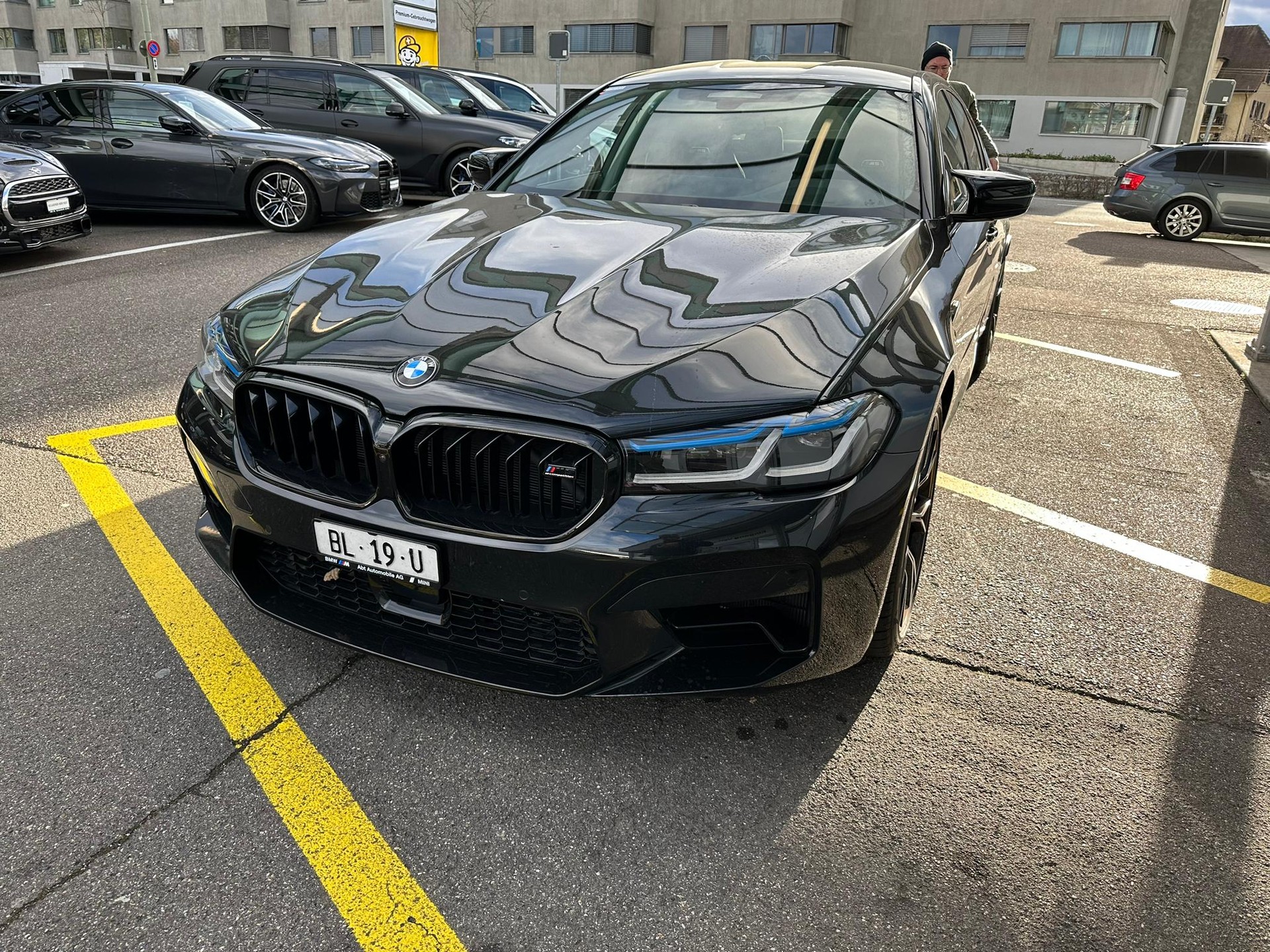 BMW M5 xDrive Competition Drivelogic *Vollausstattung *Carbon Dach *Facelift *Massagesitz-image-0