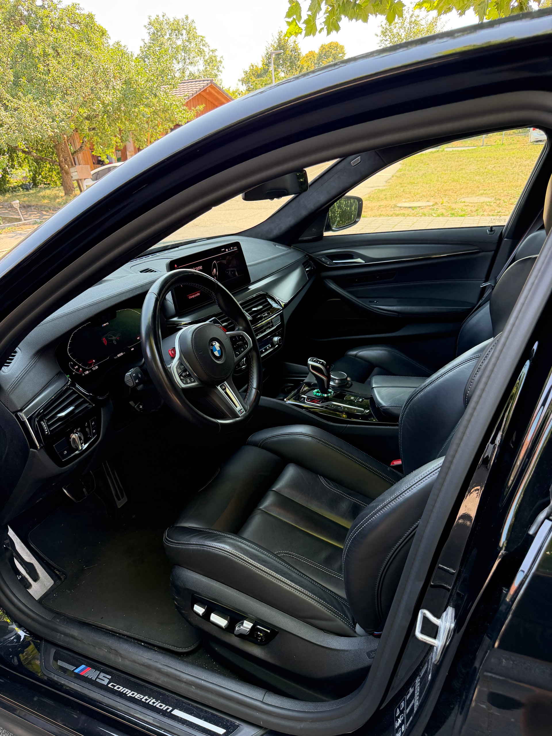 BMW M5 Facelift xDrive Competition Drivelogic *Vollausstattung *Carbon Dach*Massagesitz-image-7