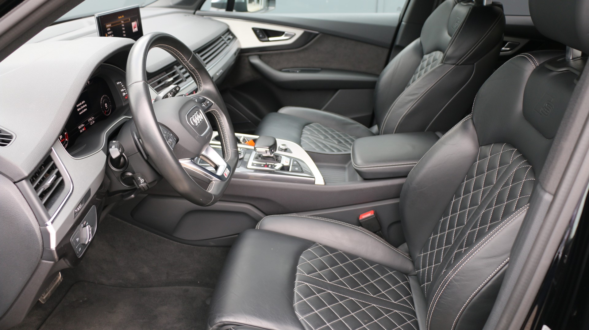 AUDI SQ7 4.0 TDI quattro-image-18