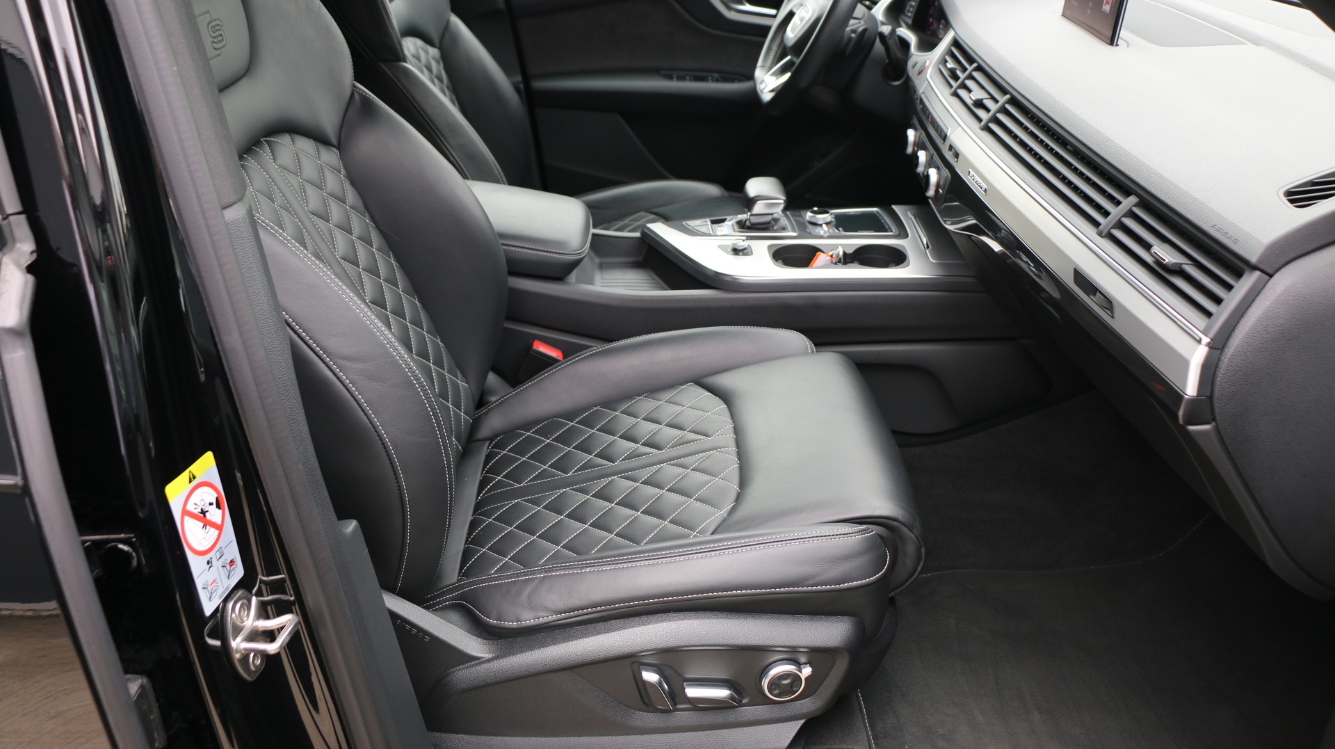 AUDI SQ7 4.0 TDI quattro-image-13