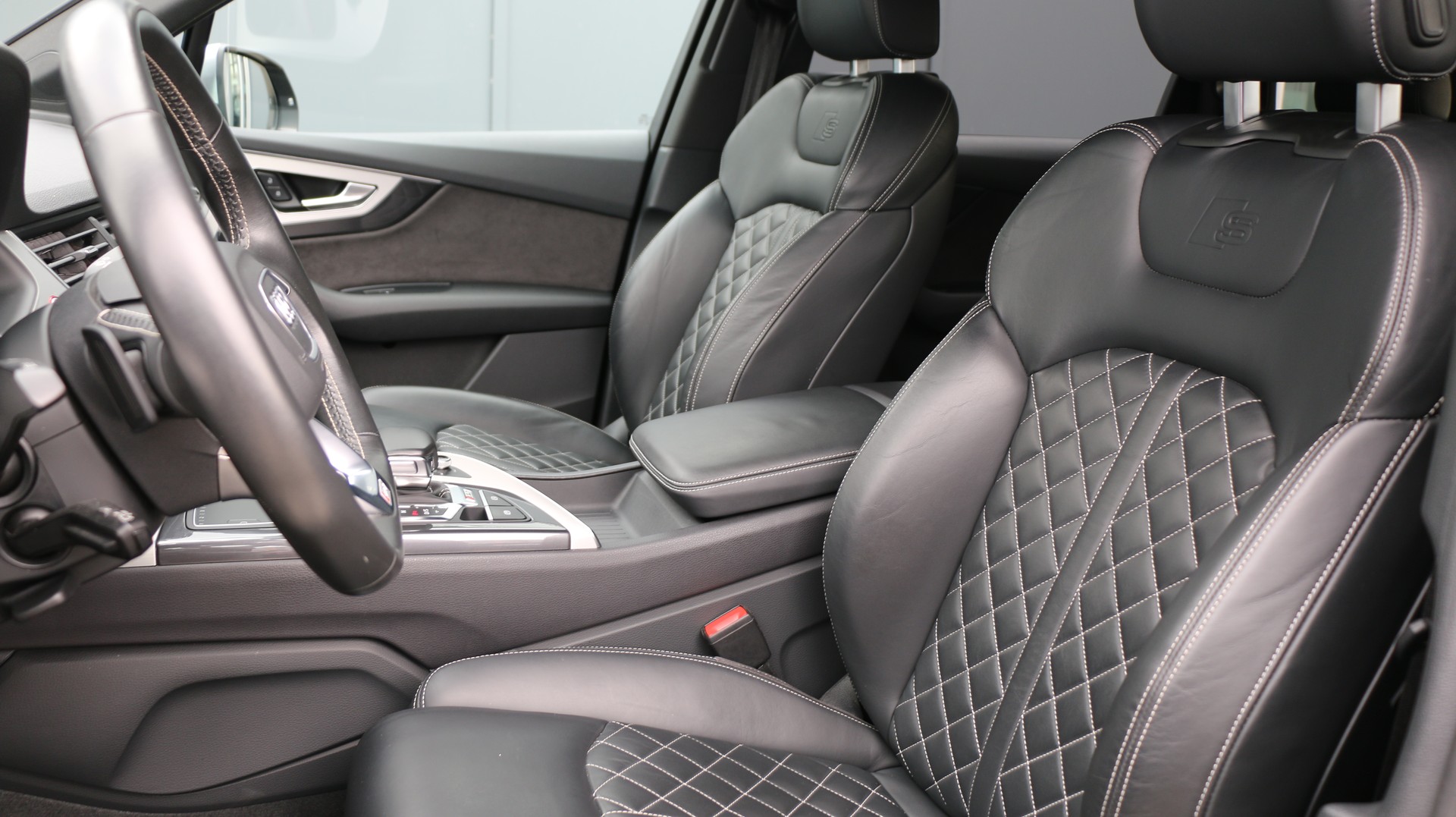 AUDI SQ7 4.0 TDI quattro-image-17