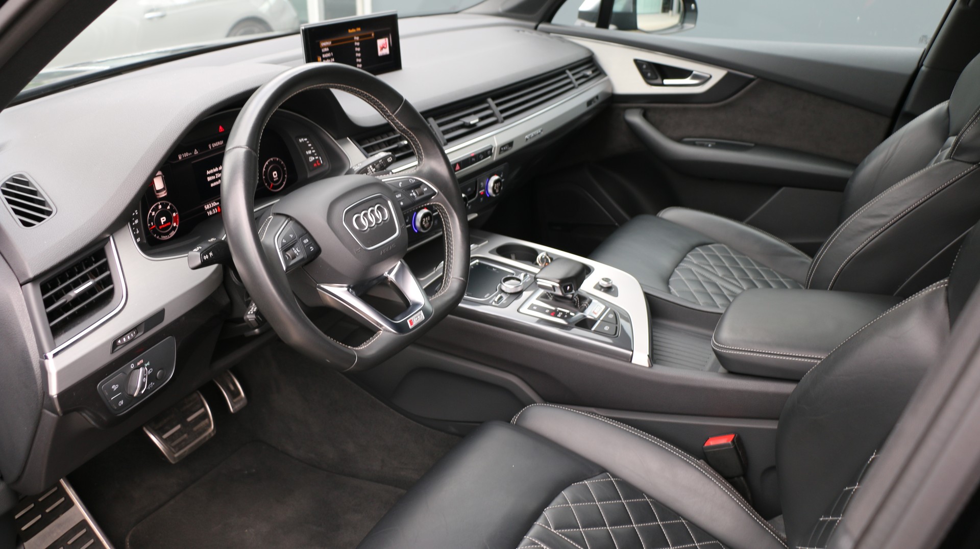 AUDI SQ7 4.0 TDI quattro-image-19