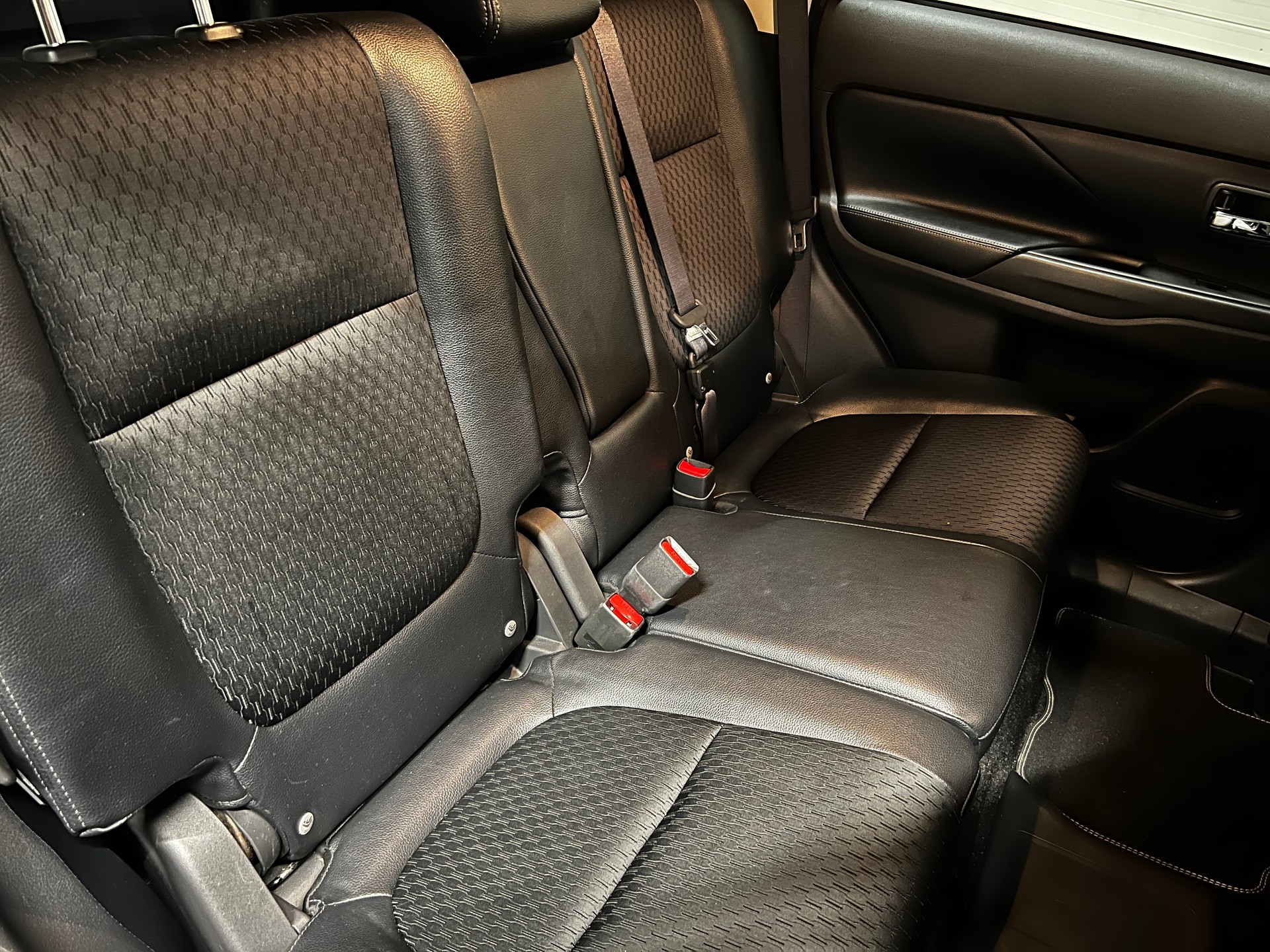 MITSUBISHI Outlander 2.0 PHEV Intense-image-7