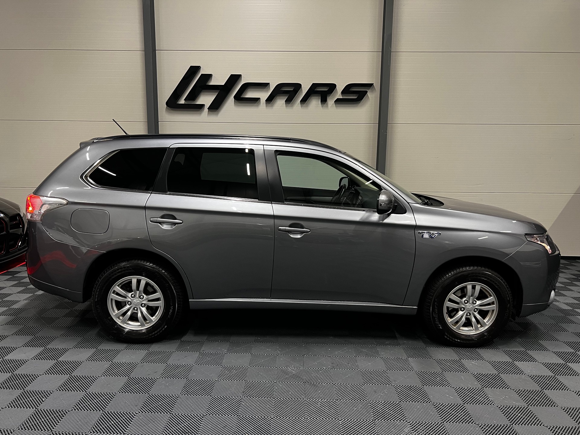 MITSUBISHI Outlander 2.0 PHEV Intense-image-2