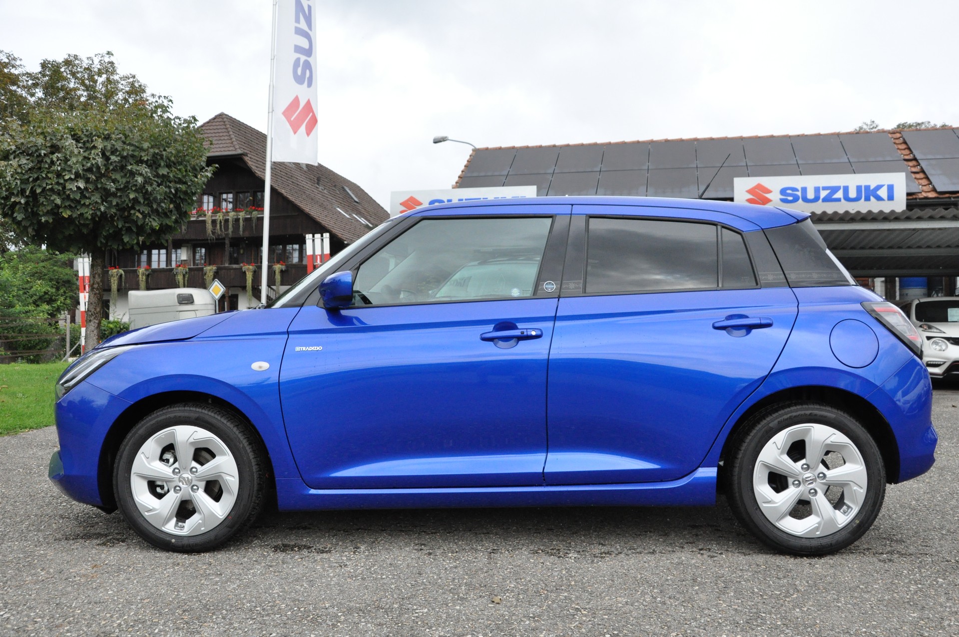 SUZUKI Swift 1.2 Tradizio Hybrid CVT-showroom-element-2