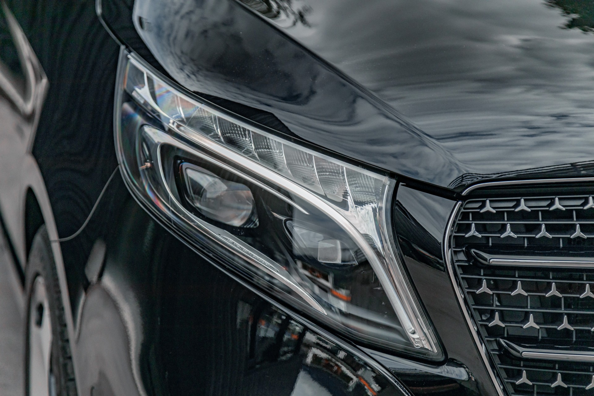 MERCEDES-BENZ V 300 d extralang Klassen Limited 4matic-image-28