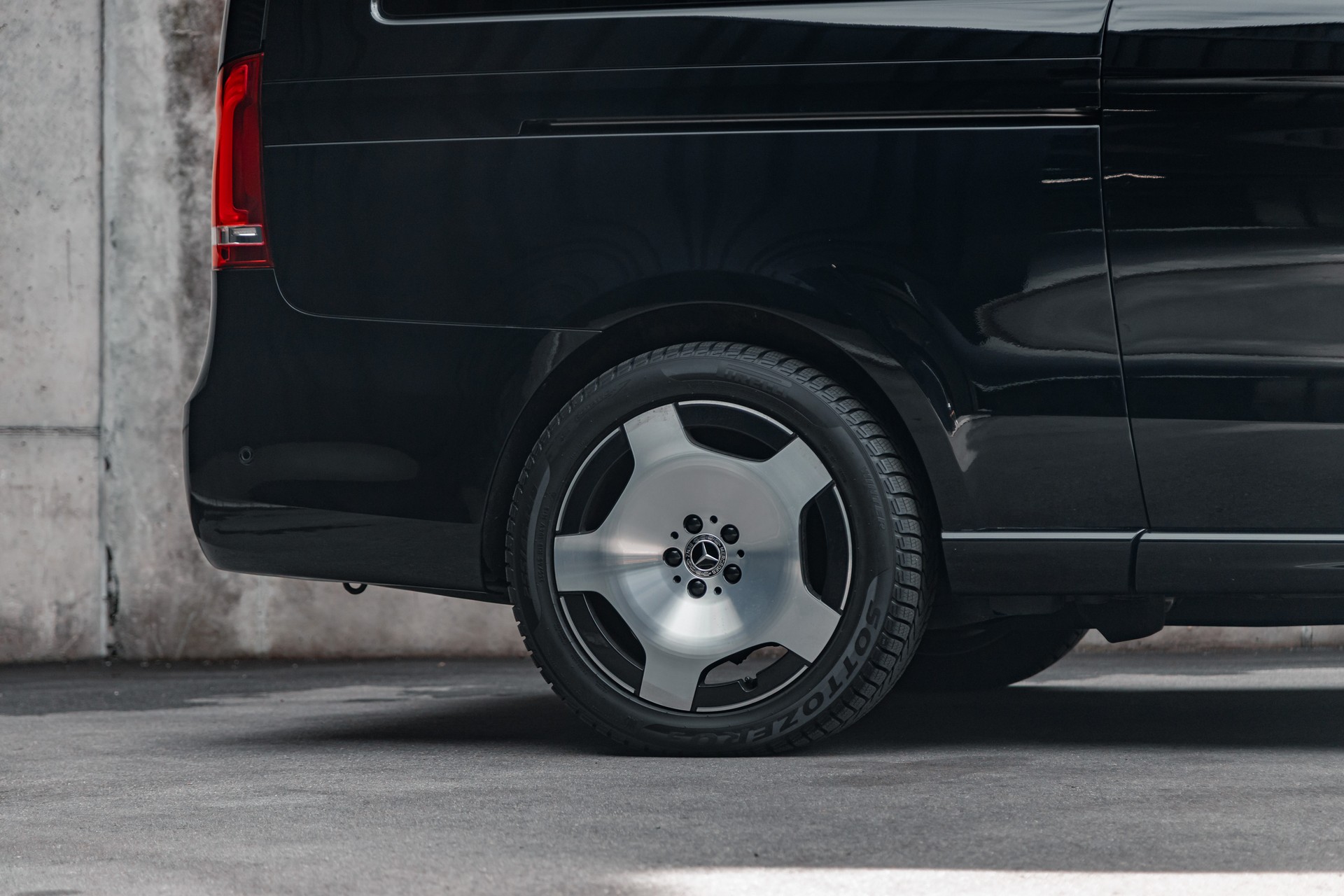 MERCEDES-BENZ V 300 d extralang Klassen Limited 4matic-image-2