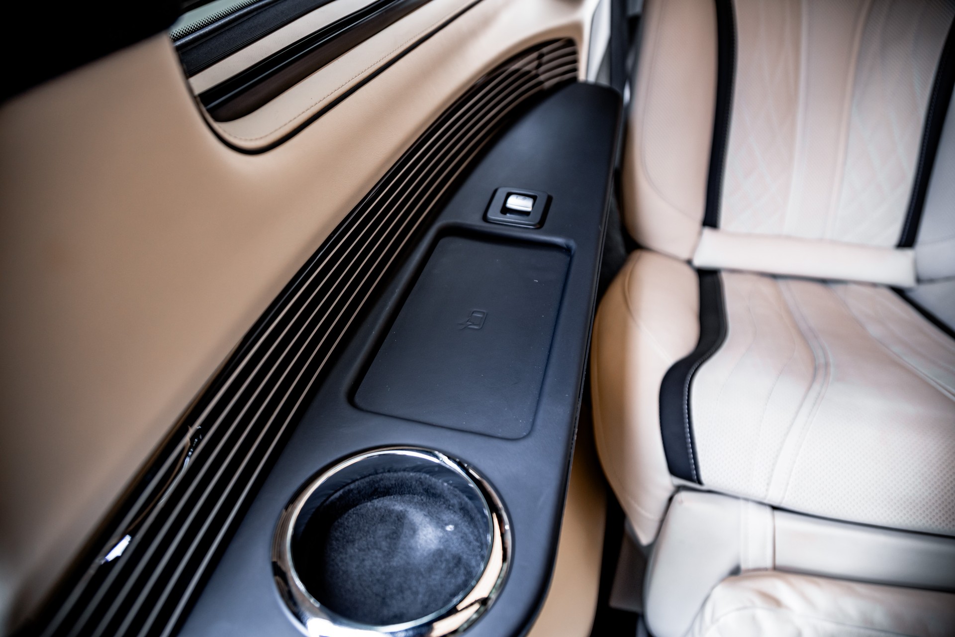 MERCEDES-BENZ V 300 d extralang Klassen Limited 4matic-image-19