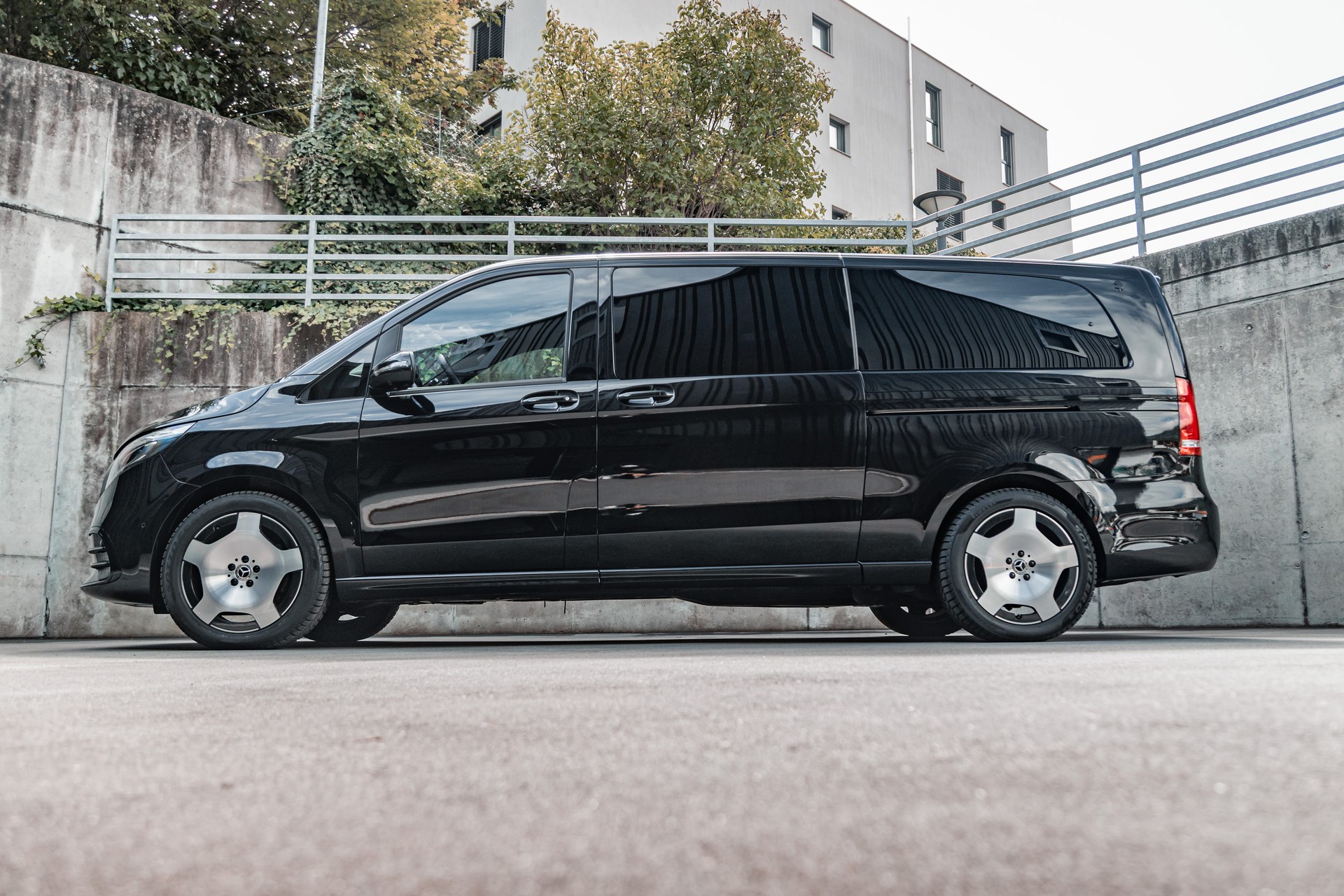 MERCEDES-BENZ V 300 d extralang Klassen Limited 4matic-image-0