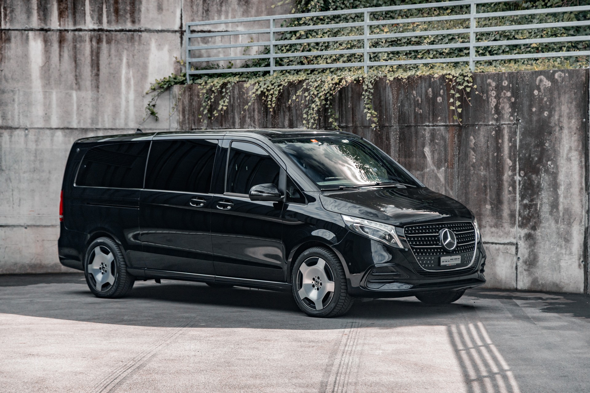 MERCEDES-BENZ V 300 d extralang Klassen Limited 4matic-image-3