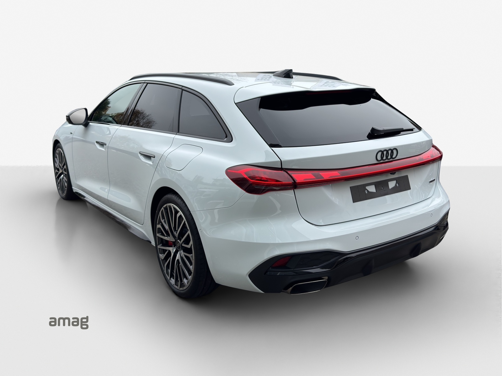 AUDI A5 Avant e-hybrid quattro 270 kW S tronic-image-2