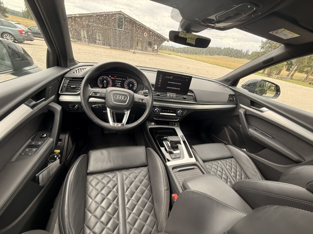 AUDI Q5 40 TDI Black Edition quattro S-tronic-image-5