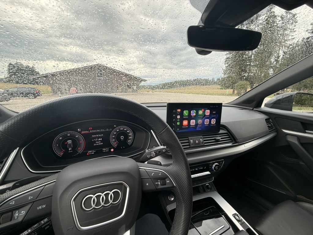 AUDI Q5 40 TDI Black Edition quattro S-tronic-image-8