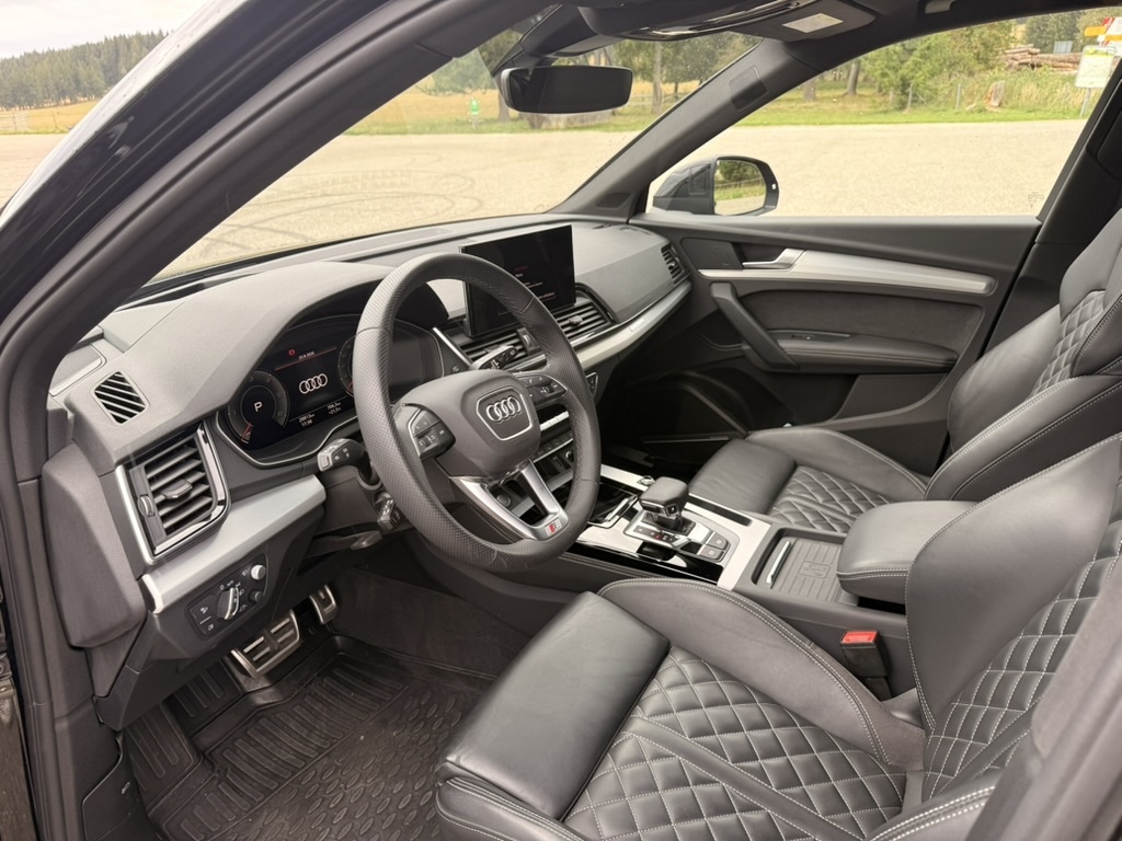 AUDI Q5 40 TDI Black Edition quattro S-tronic-image-7