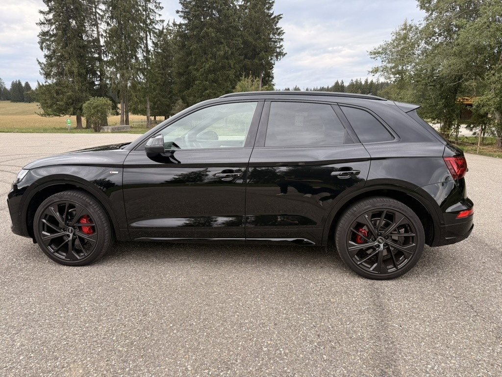 AUDI Q5 40 TDI Black Edition quattro S-tronic-image-2