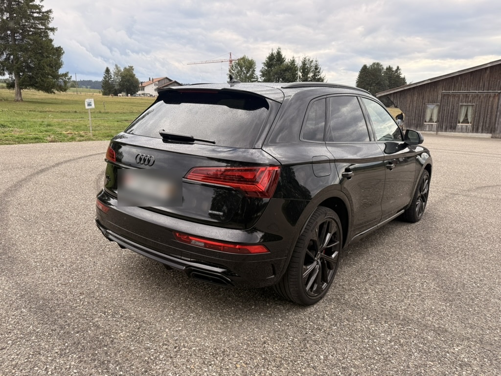 AUDI Q5 40 TDI Black Edition quattro S-tronic-image-3
