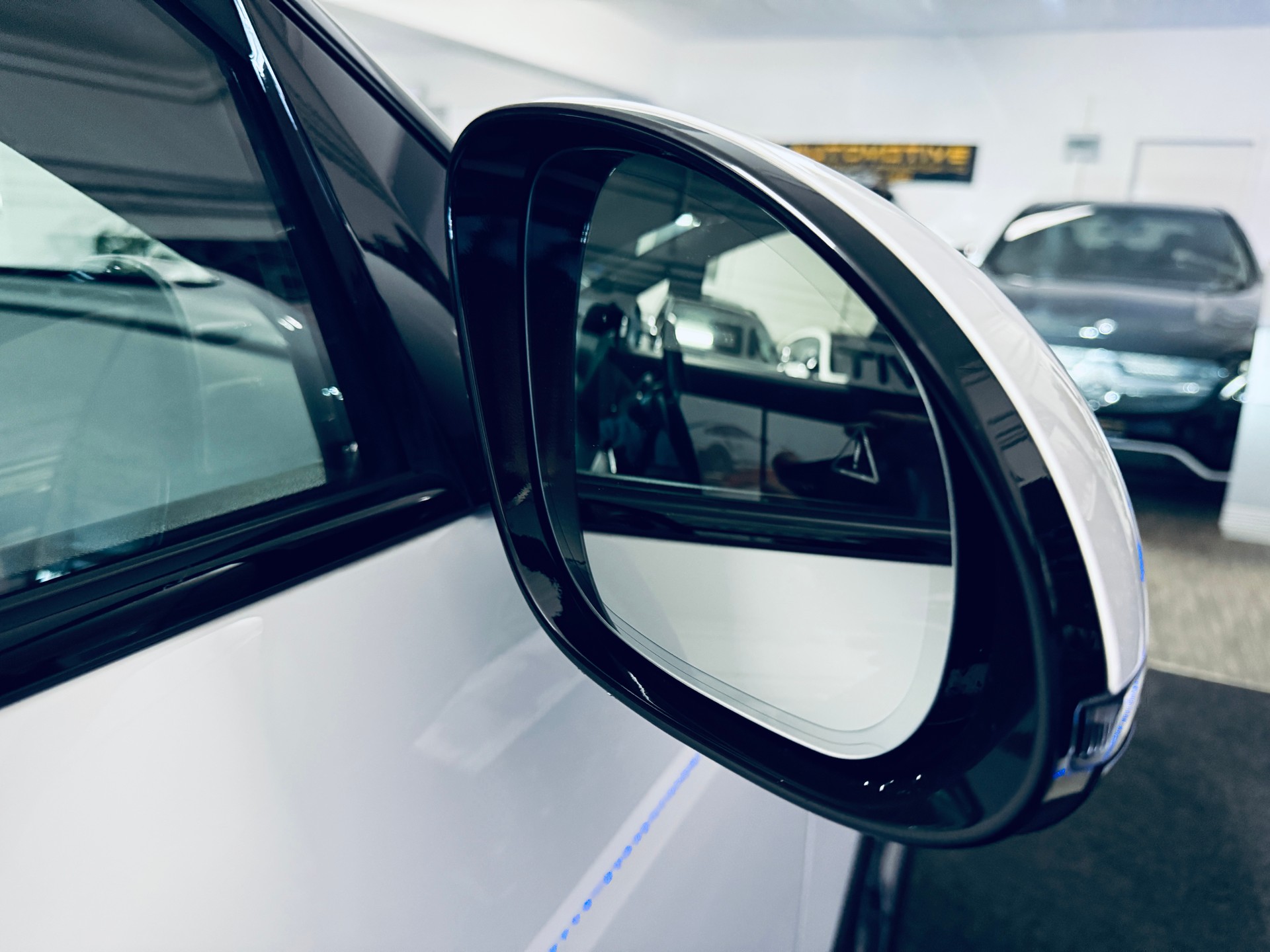 GENESIS GV60 77.4 kWh Premium-image-28