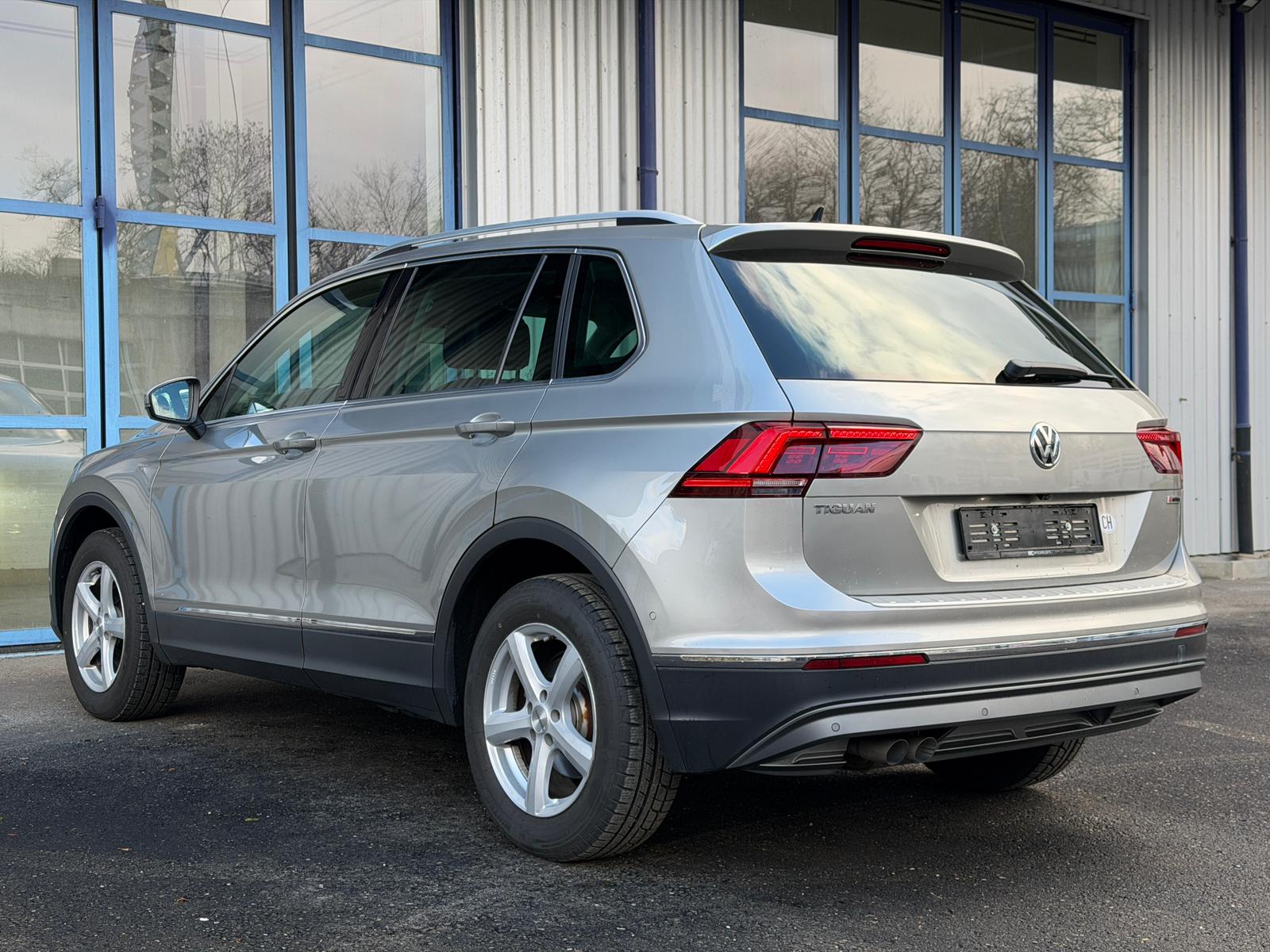 VW Tiguan 2.0 TDI SCR Highline 4Motion DSG-image-5