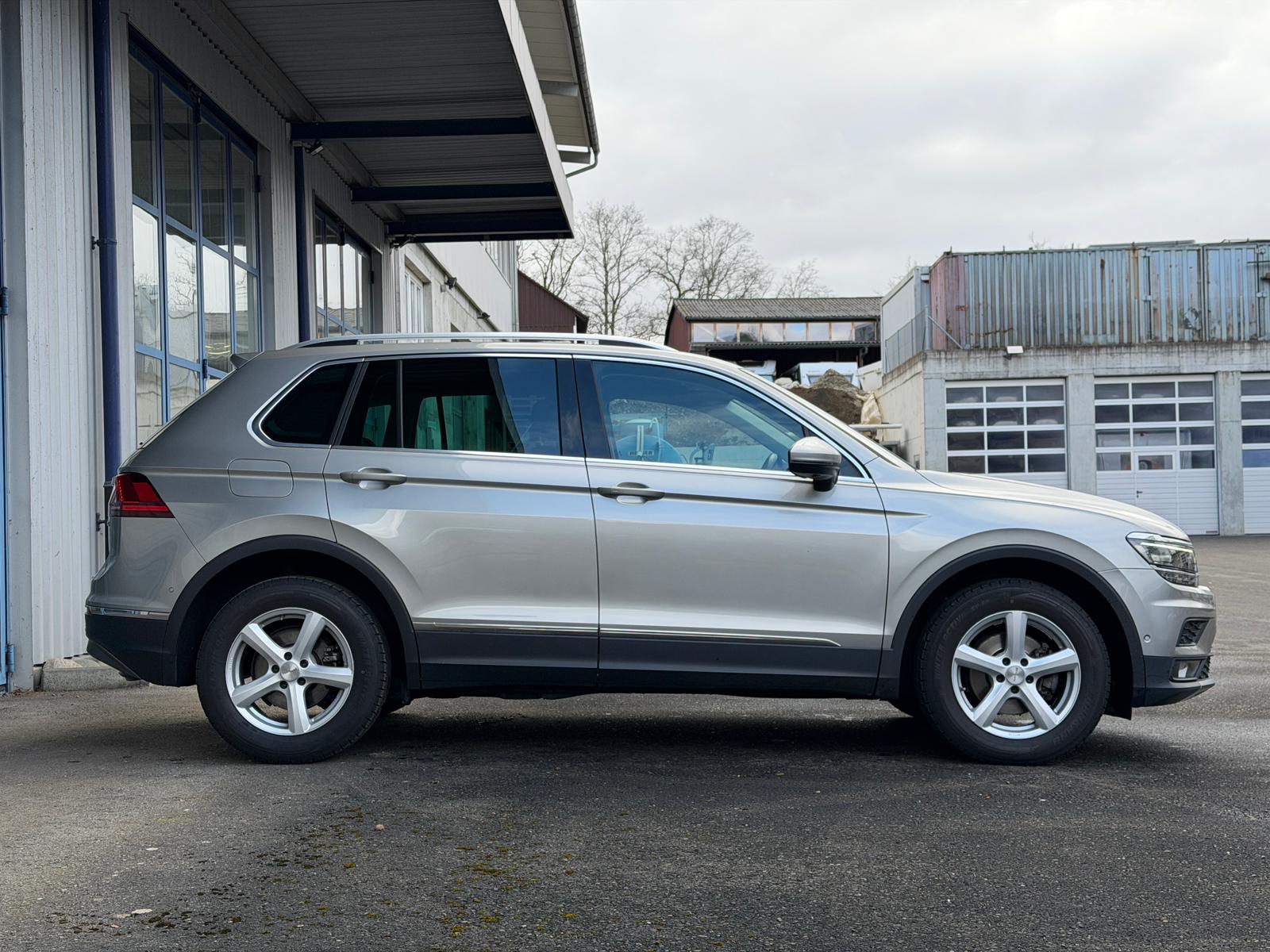 VW Tiguan 2.0 TDI SCR Highline 4Motion DSG-image-3