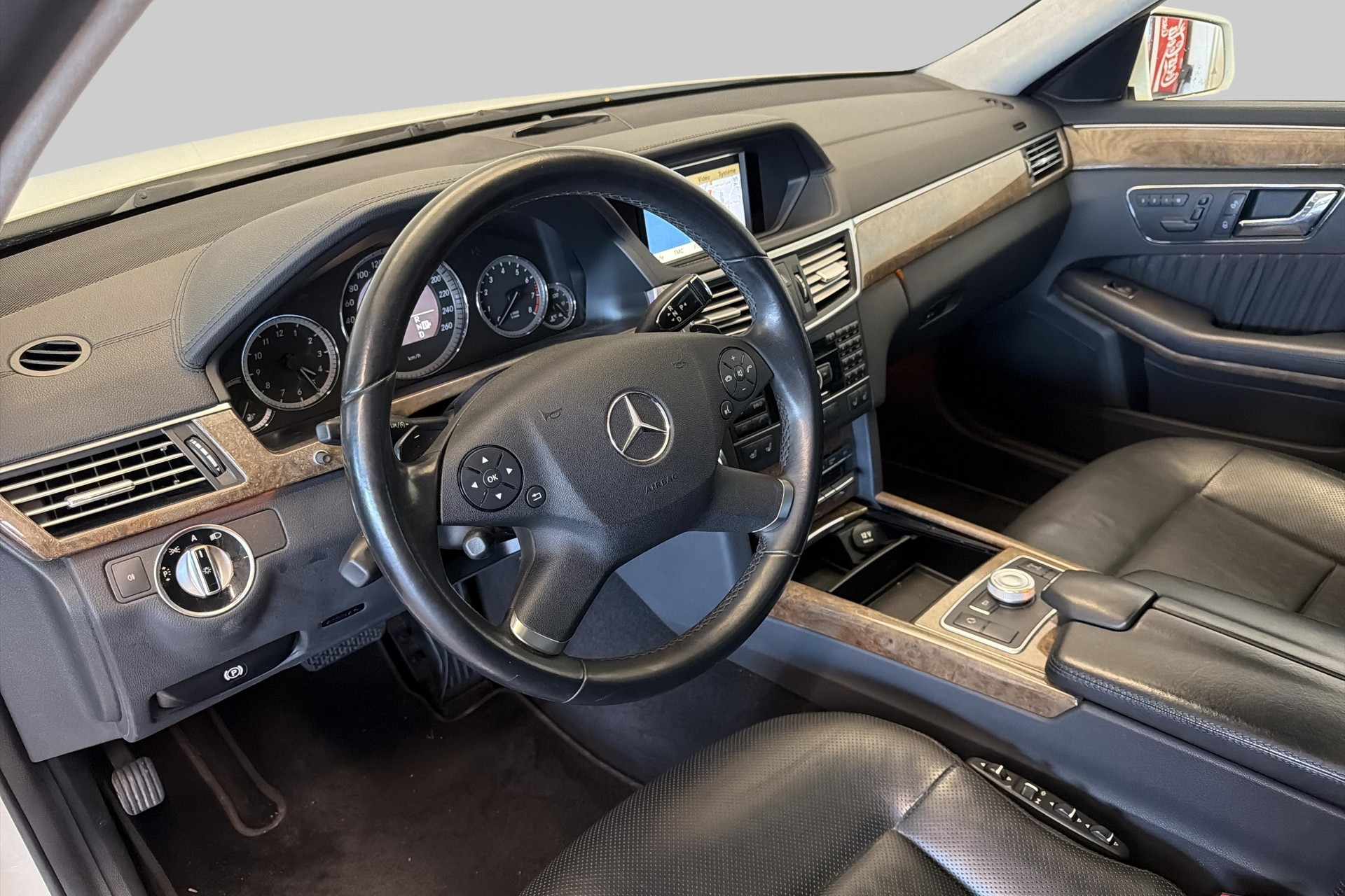 MERCEDES-BENZ E 500 Elégance 4Matic 7G-Tronic-image-8