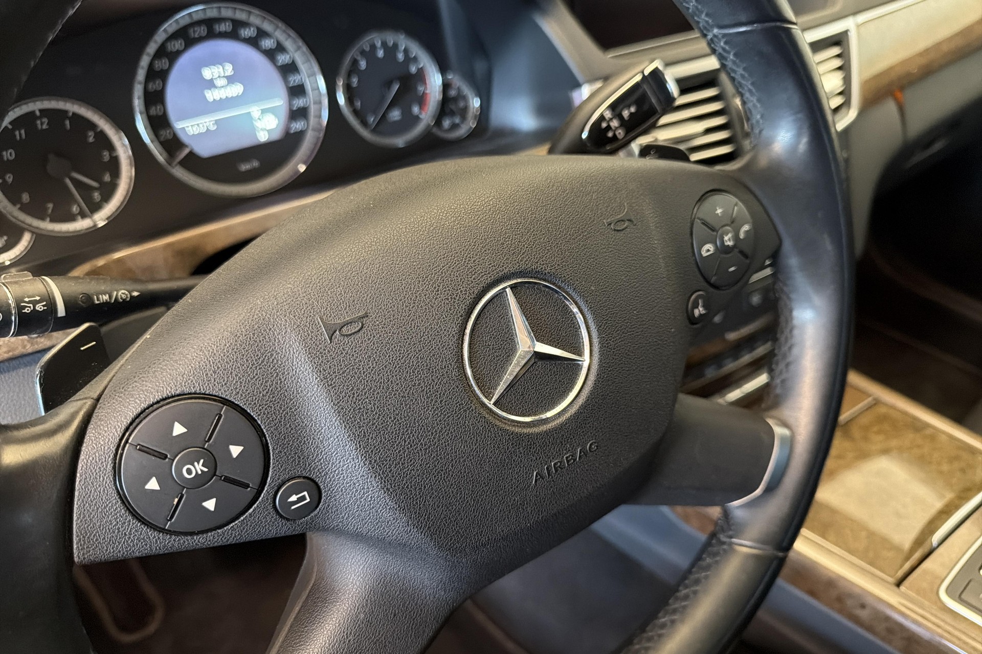 MERCEDES-BENZ E 500 Elégance 4Matic 7G-Tronic-image-21