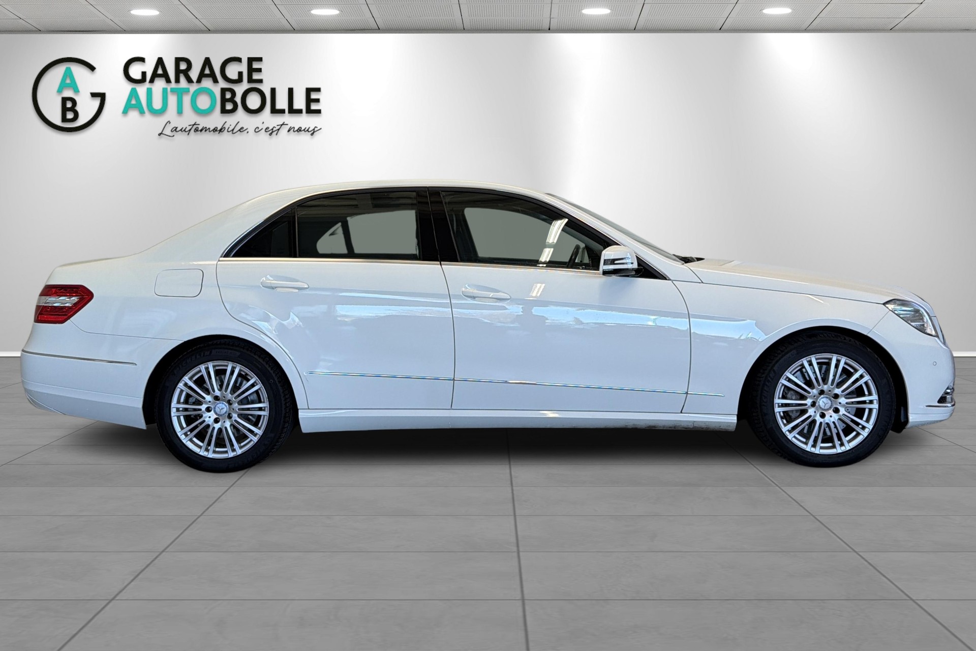MERCEDES-BENZ E 500 Elégance 4Matic 7G-Tronic-showroom-element-2