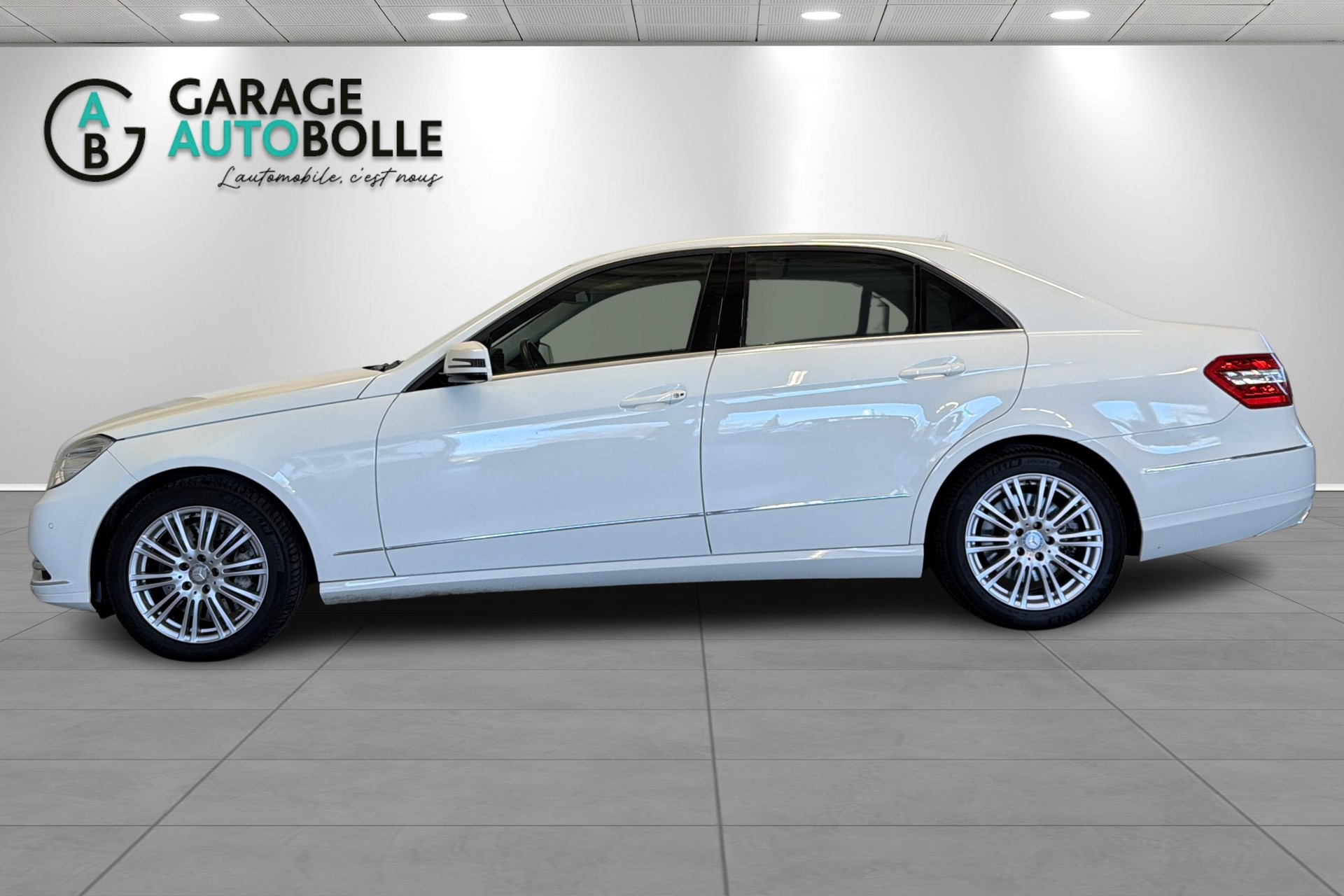 MERCEDES-BENZ E 500 Elégance 4Matic 7G-Tronic-image-6