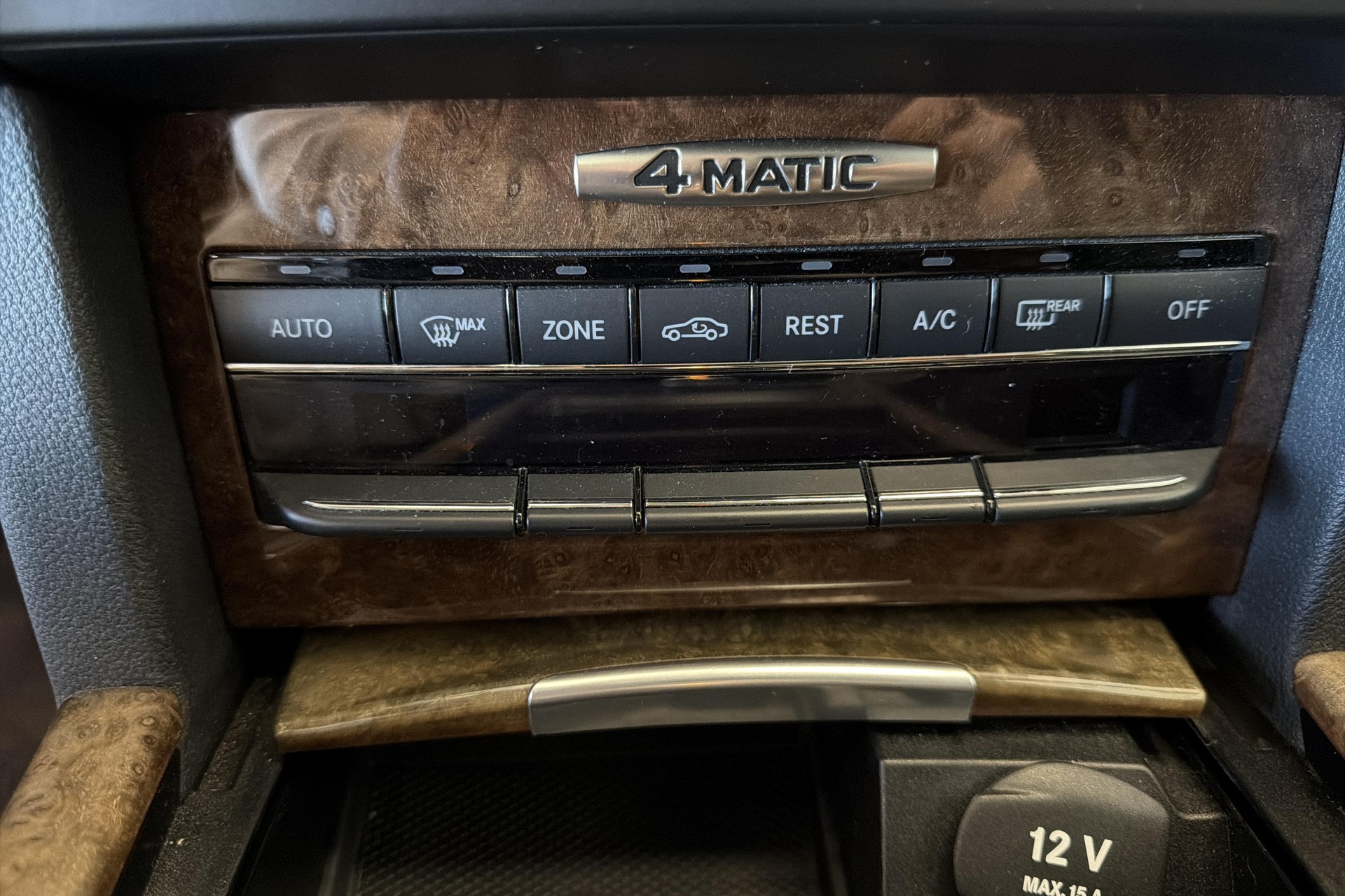 MERCEDES-BENZ E 500 Elégance 4Matic 7G-Tronic-image-13