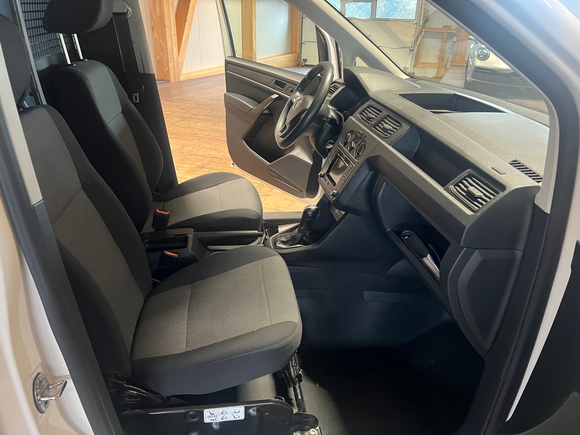 VW Caddy 2.0TDI 4Motion BlueMotion Technology DSG-image-11
