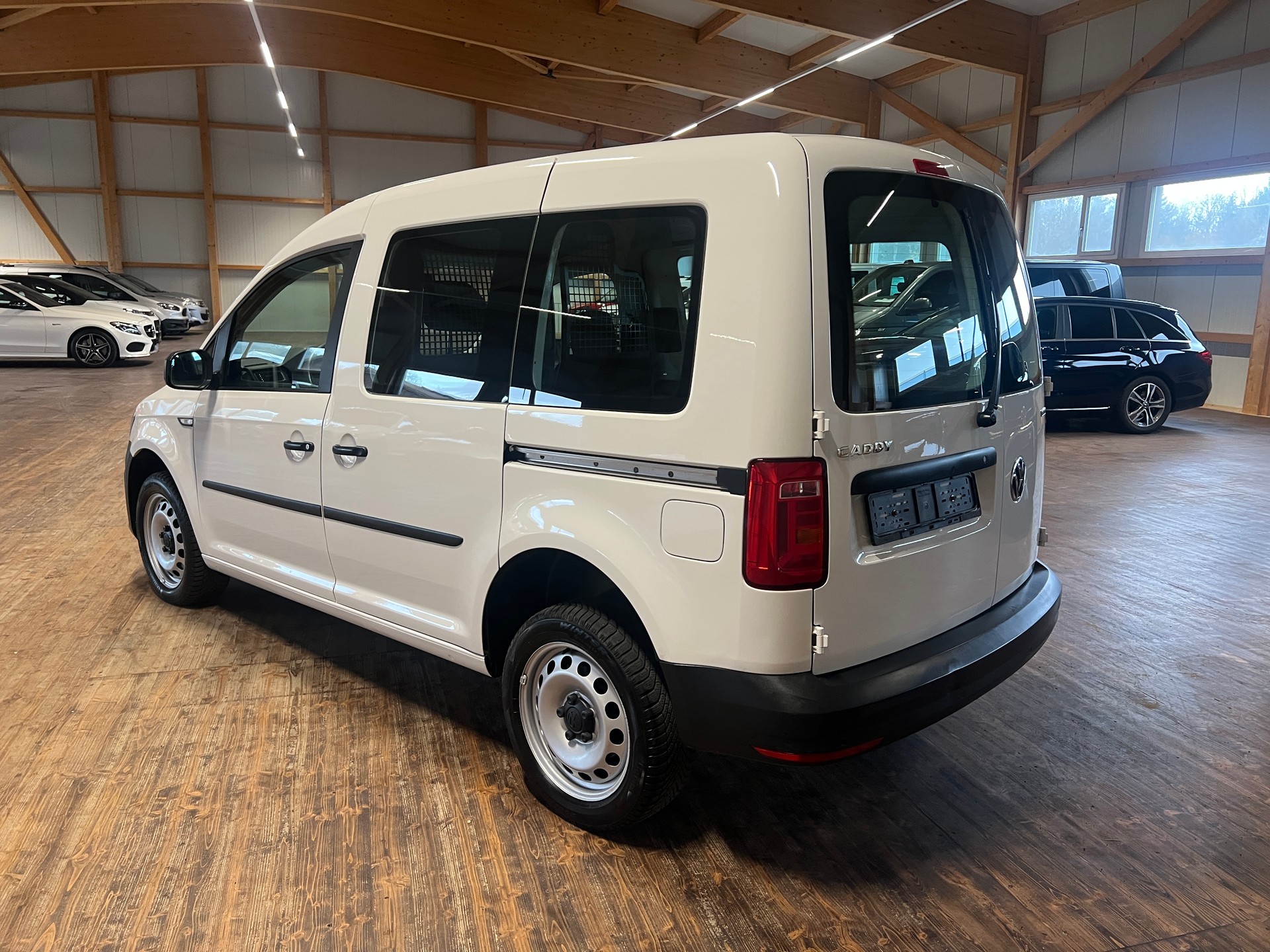 VW Caddy 2.0TDI 4Motion BlueMotion Technology DSG-image-6
