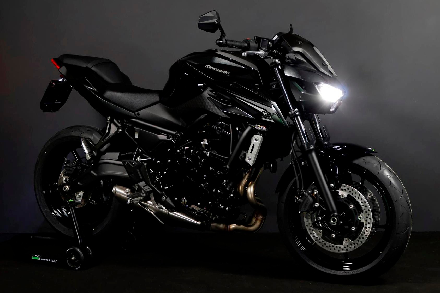 KAWASAKI Z 650 S (50/35 KW) Level 2-showroom-element-2
