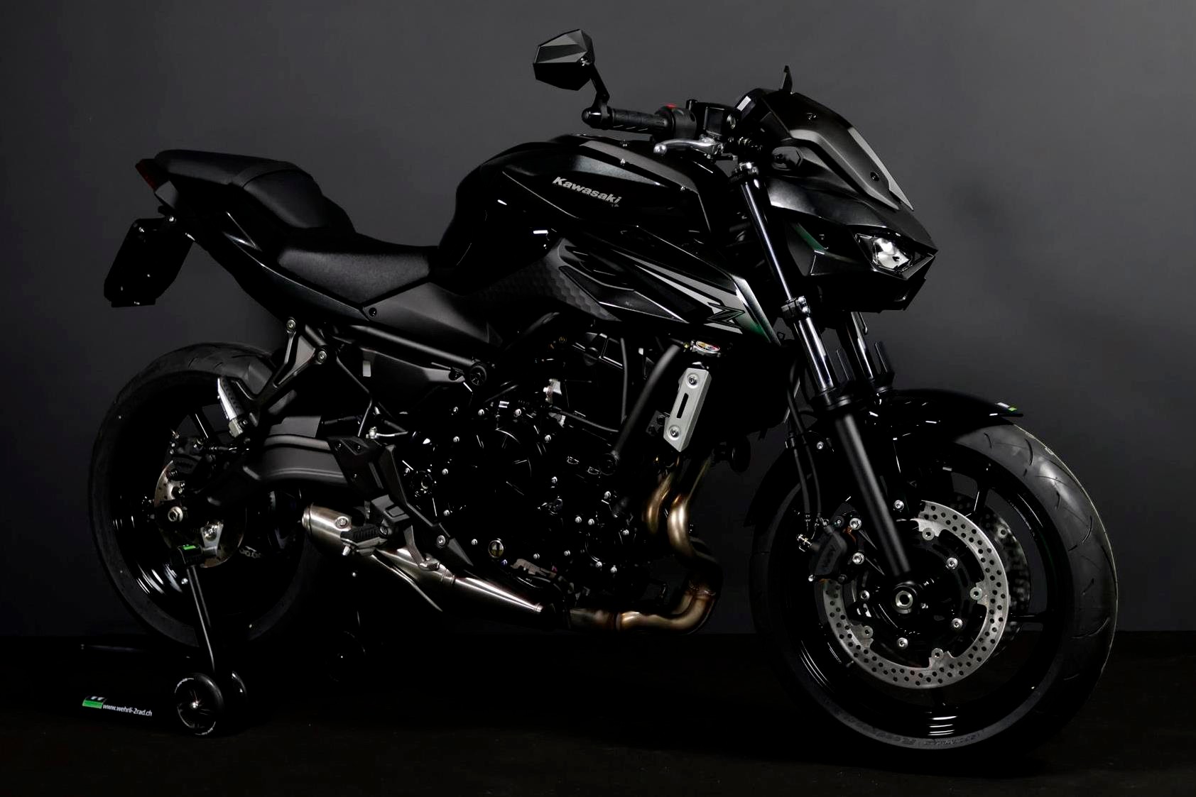 KAWASAKI Z 650 S (50/35 KW) Level 2-showroom-element-1