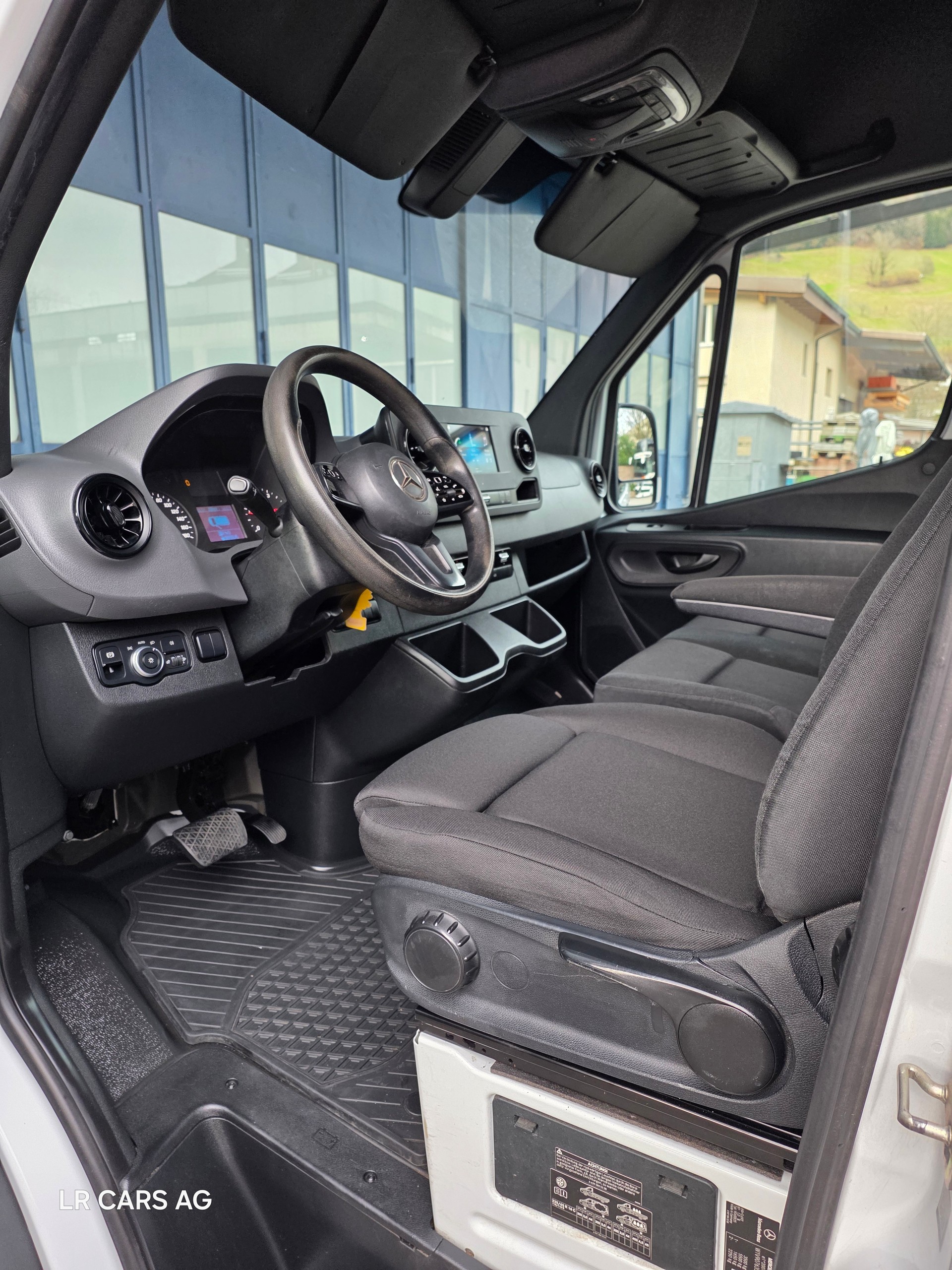 MERCEDES-BENZ 316 CDI-image-12