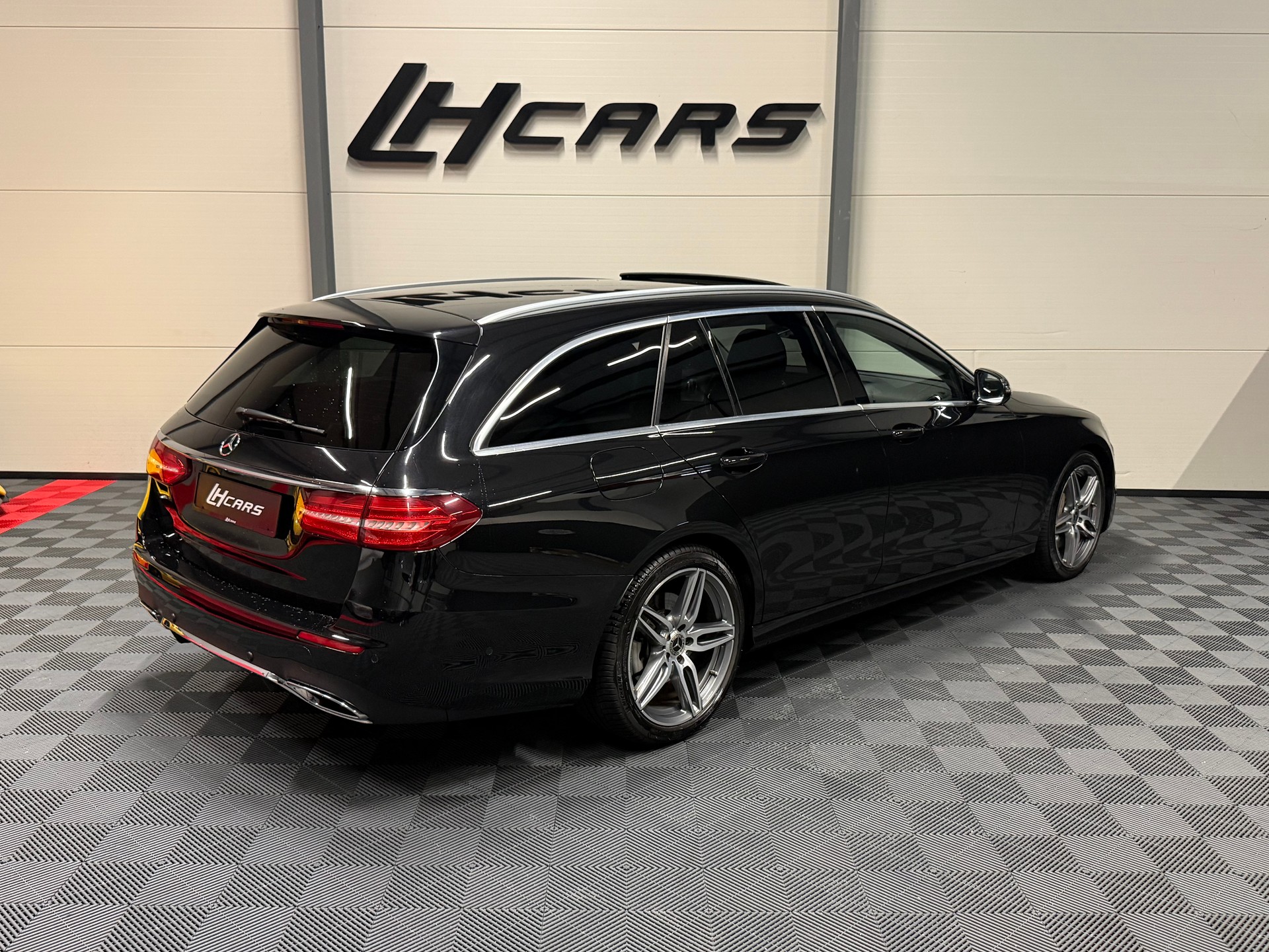 MERCEDES-BENZ E 400 d AMG Line 4matic Kombi-image-3