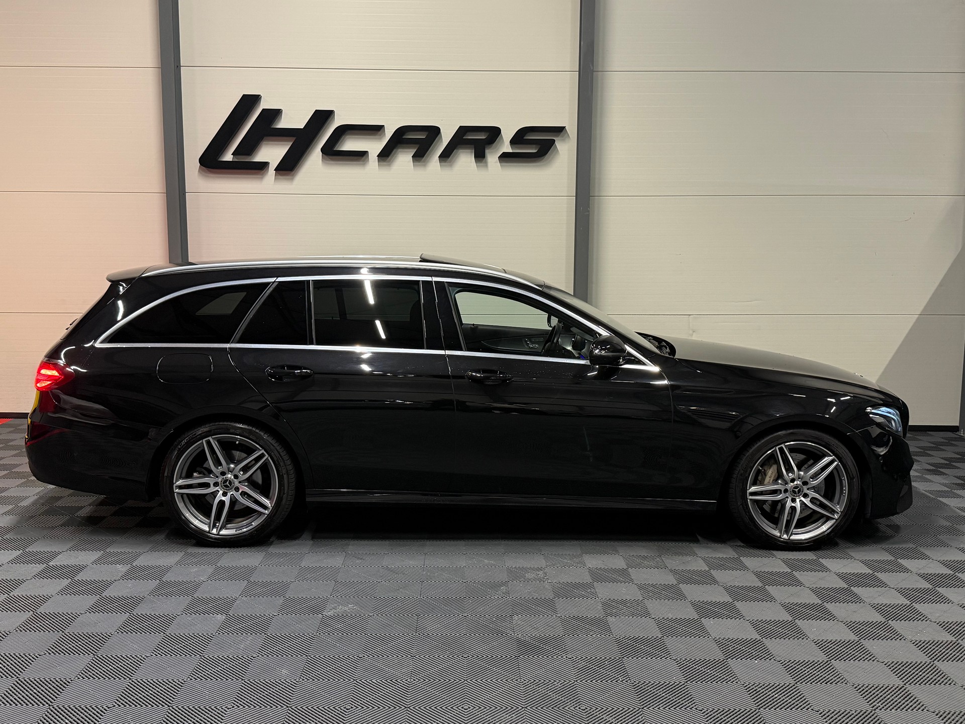 MERCEDES-BENZ E 400 d AMG Line 4matic Kombi-image-4