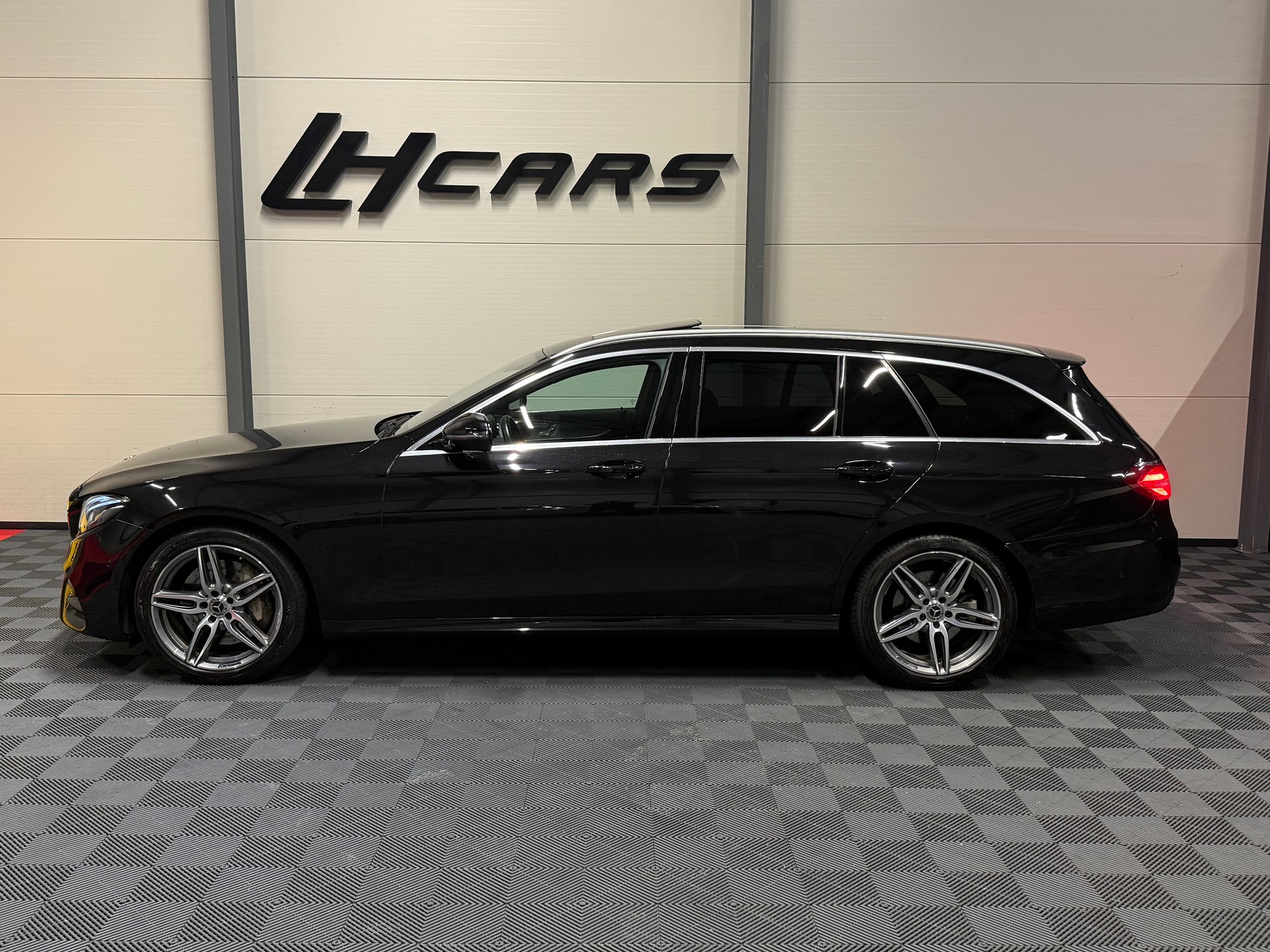 MERCEDES-BENZ E 400 d AMG Line 4matic Kombi-image-1
