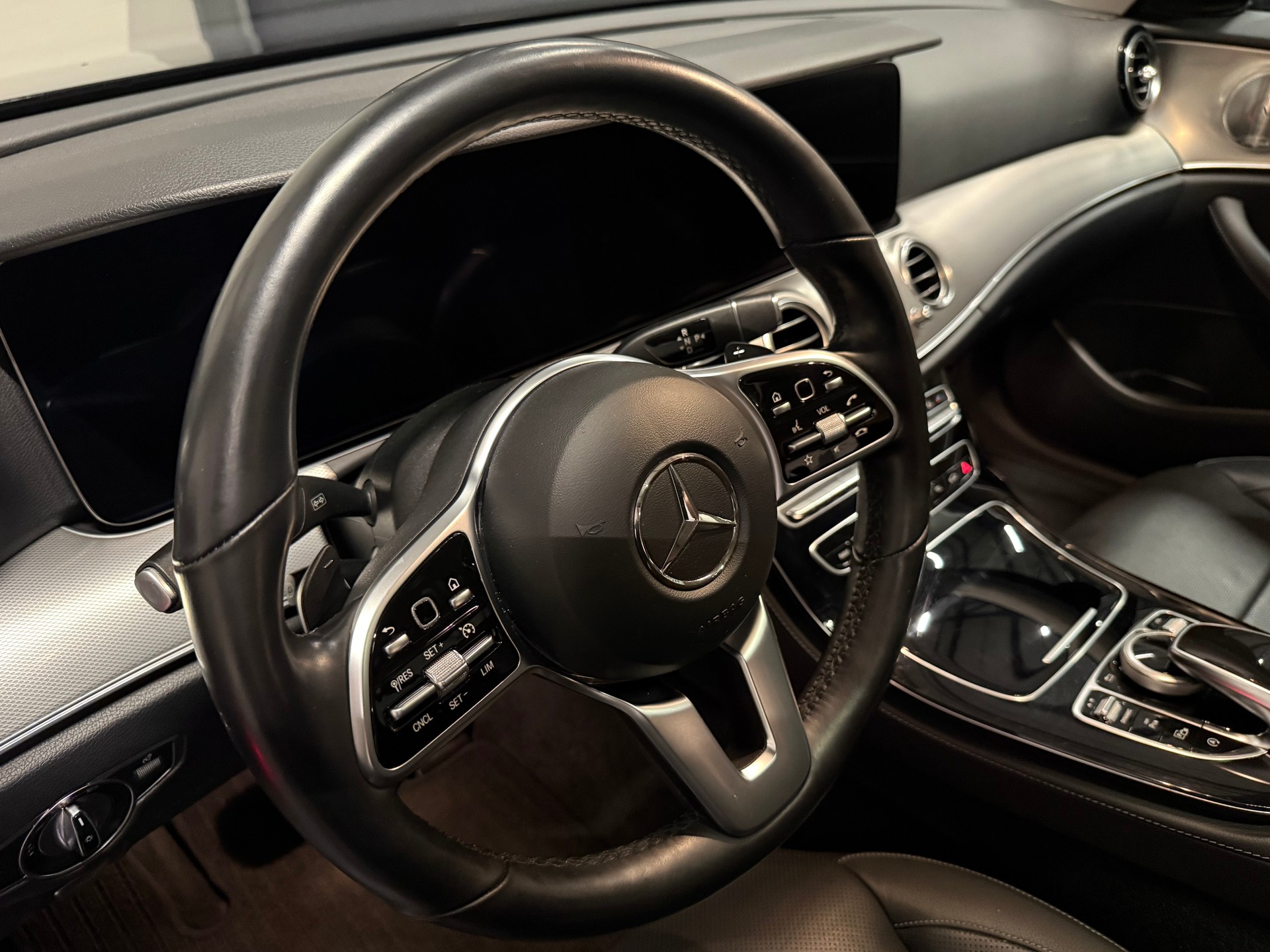 MERCEDES-BENZ E 400 d AMG Line 4matic Kombi-image-11