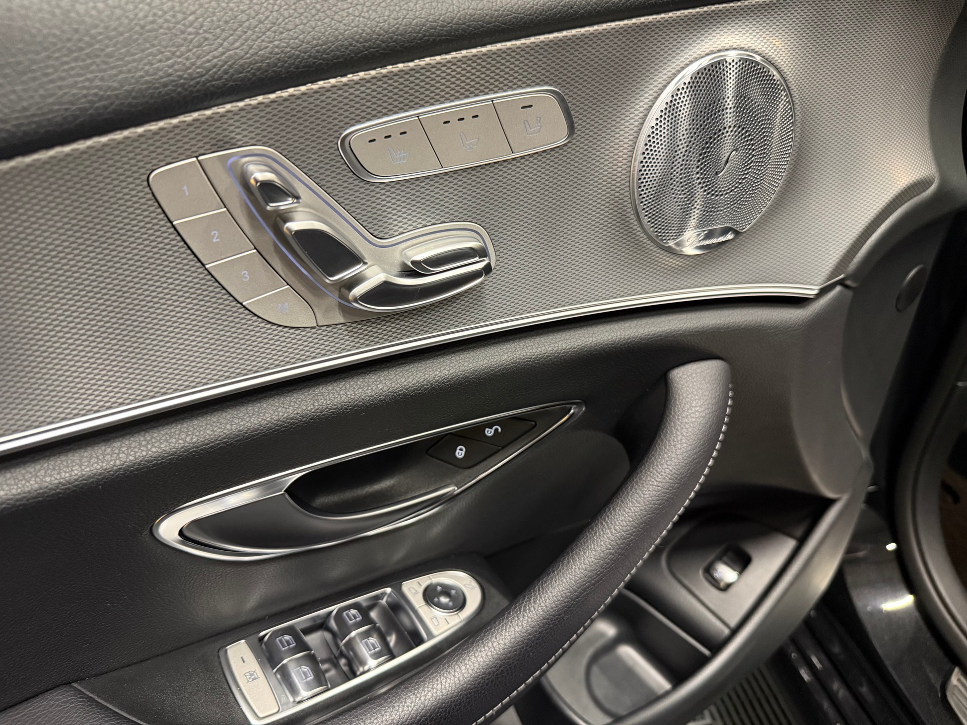MERCEDES-BENZ E 400 d AMG Line 4matic Kombi-image-14
