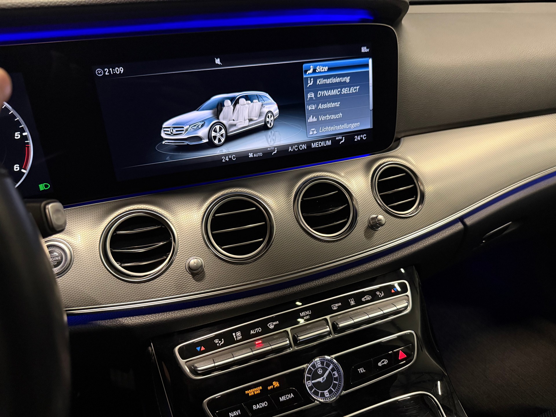 MERCEDES-BENZ E 400 d AMG Line 4matic Kombi-image-12