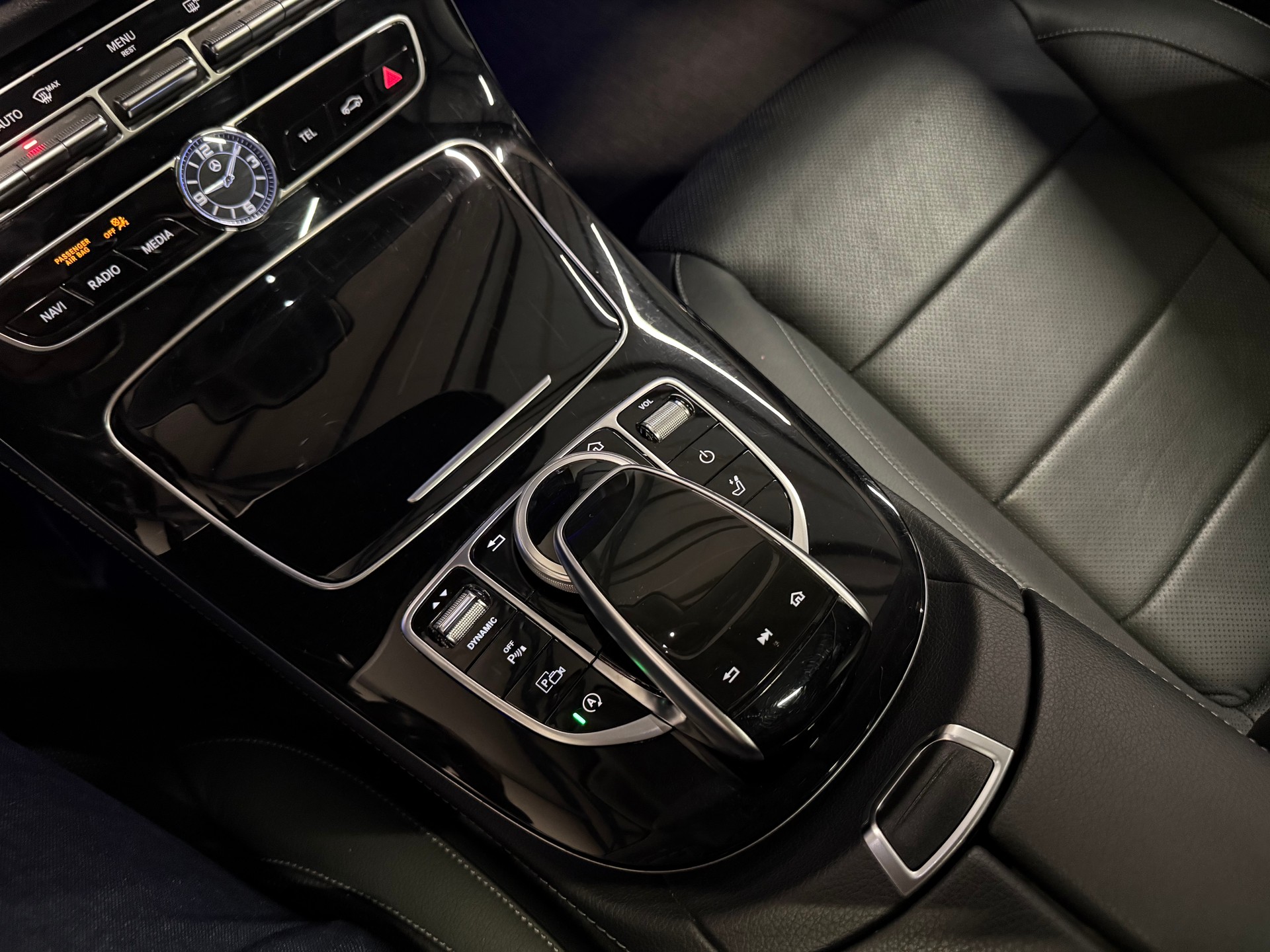 MERCEDES-BENZ E 400 d AMG Line 4matic Kombi-image-13