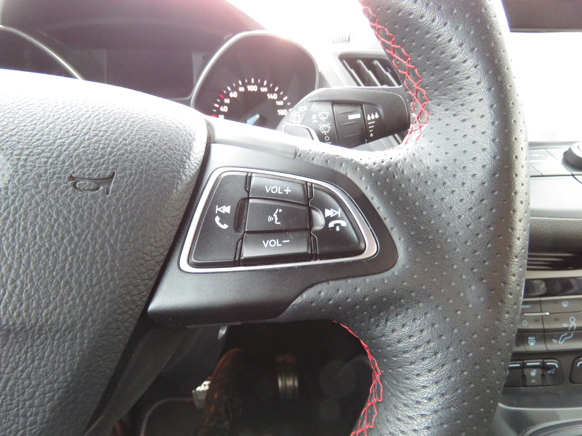 FORD Kuga 2.0 TDCi ST Line High 4WD PowerShift (Automat)-image-24
