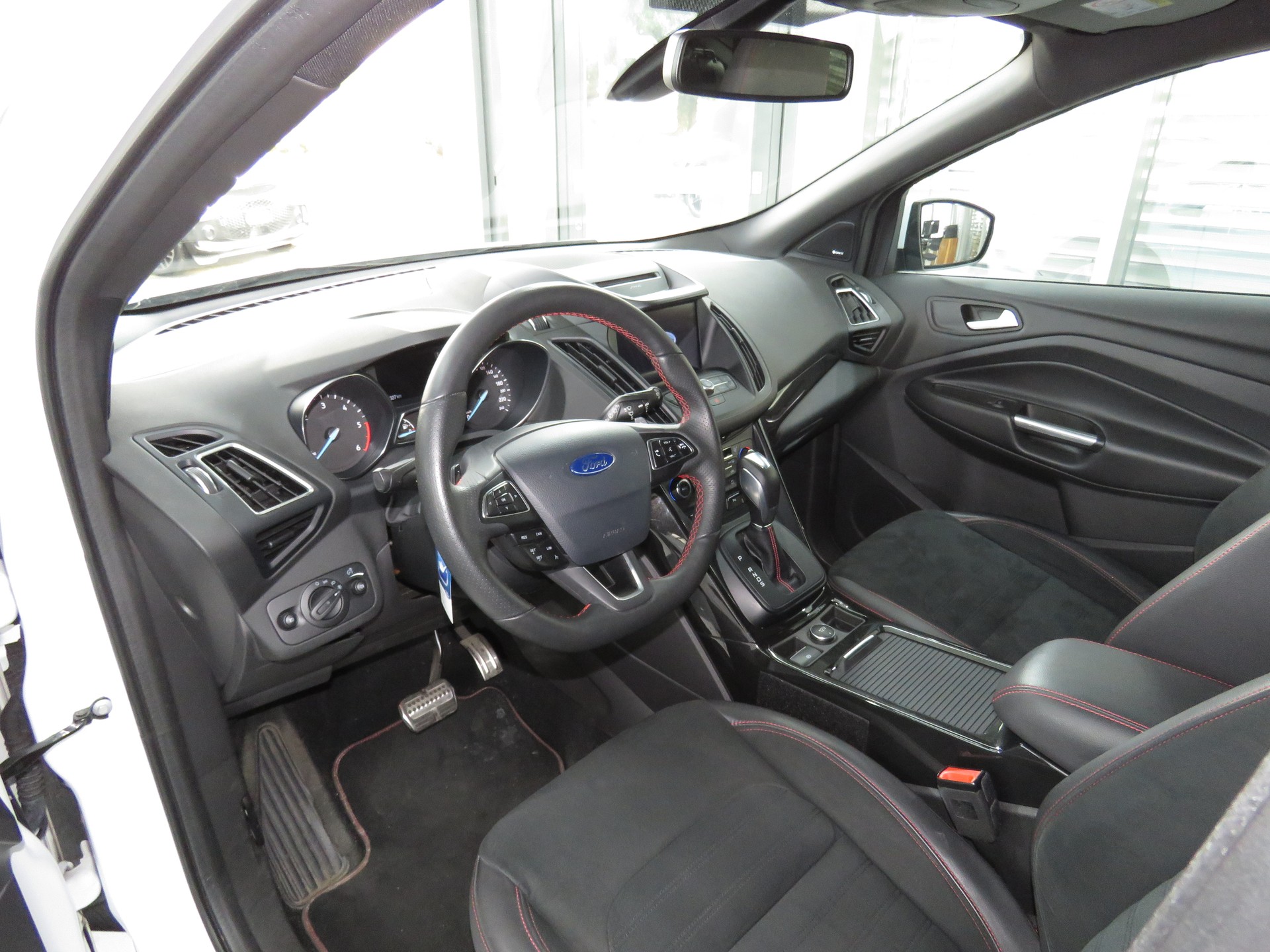 FORD Kuga 2.0 TDCi ST Line High 4WD PowerShift (Automat)-image-6