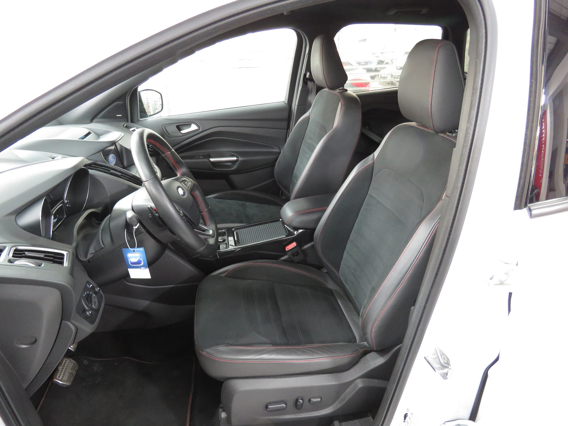 FORD Kuga 2.0 TDCi ST Line High 4WD PowerShift (Automat)-image-8
